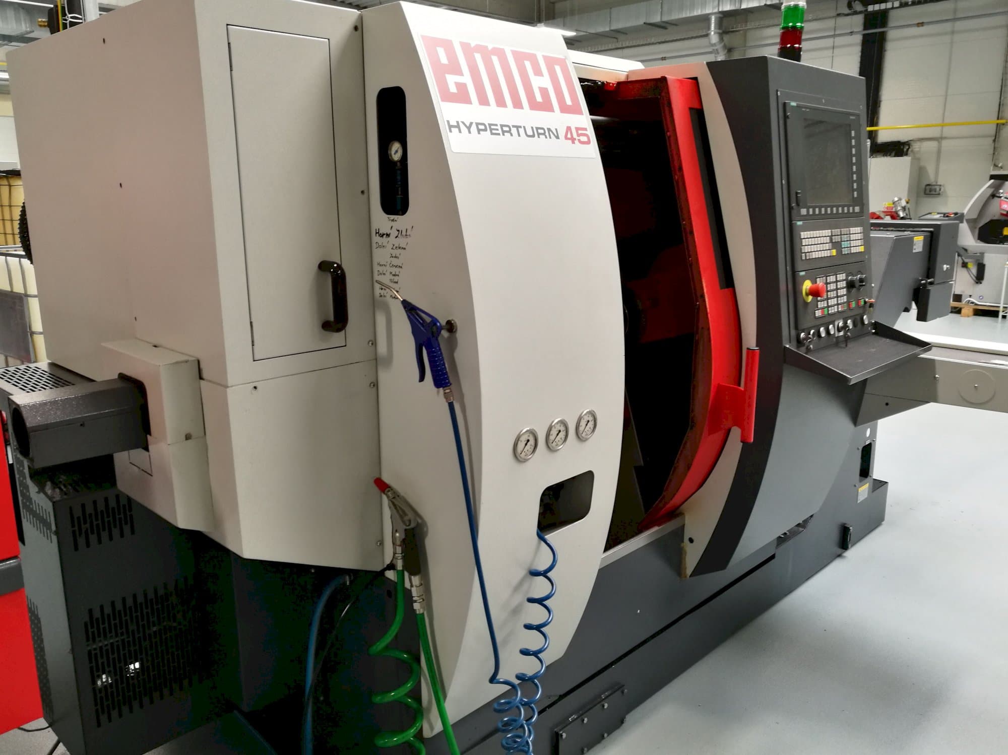 Makine  EMCO - Sol görünüm HYPERTURN 45