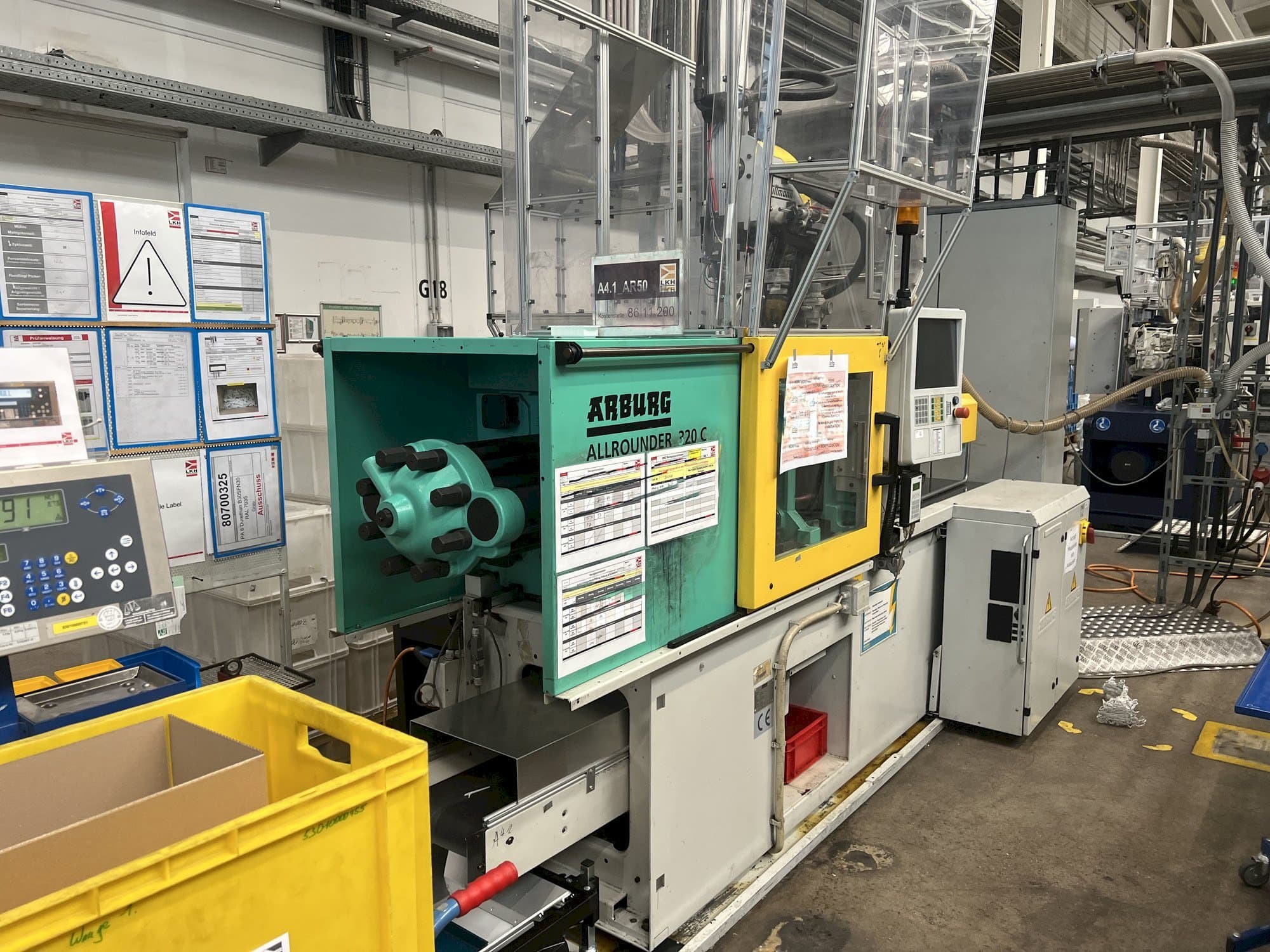 Makine  Arburg Allrounder 320C 500 - 170 - Sol taraftaki görüntü