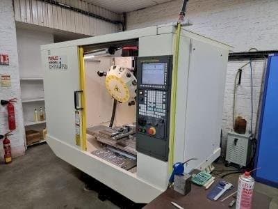Makine  FANUC ROBODRILL α-T14iFib - Sağ taraf görünümü