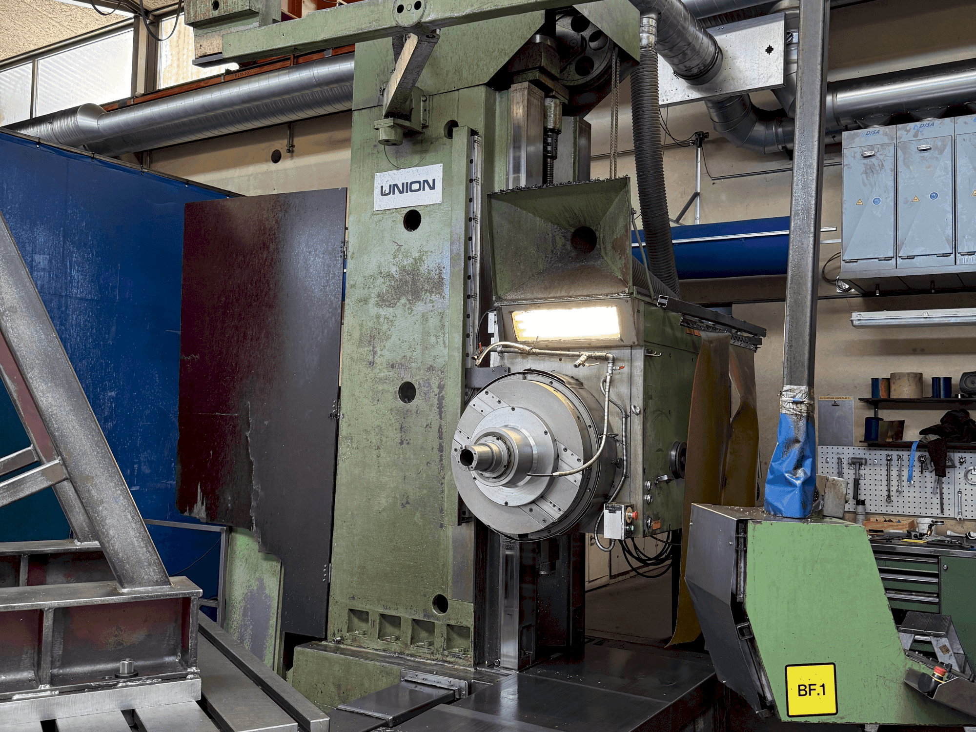 Makine  UNION BTF 110 - Önden görünüm