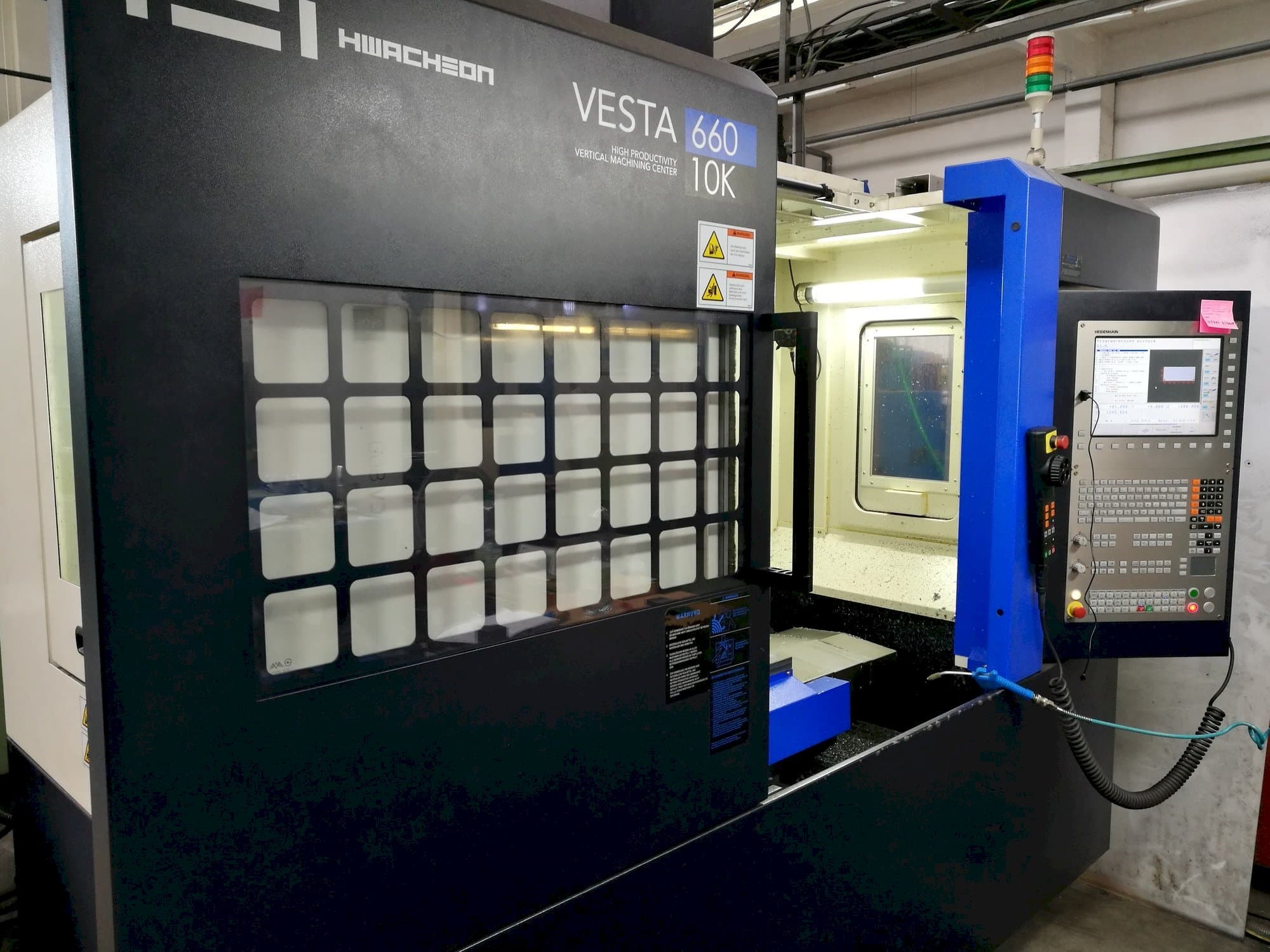 Makine  HWACHEON Vesta-600 - Önden görünüm