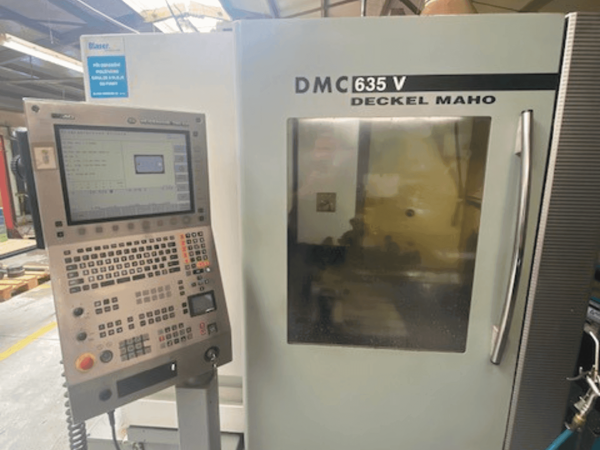 Makine  DMG DECKEL MAHO DMC 635V - Önden görünüm