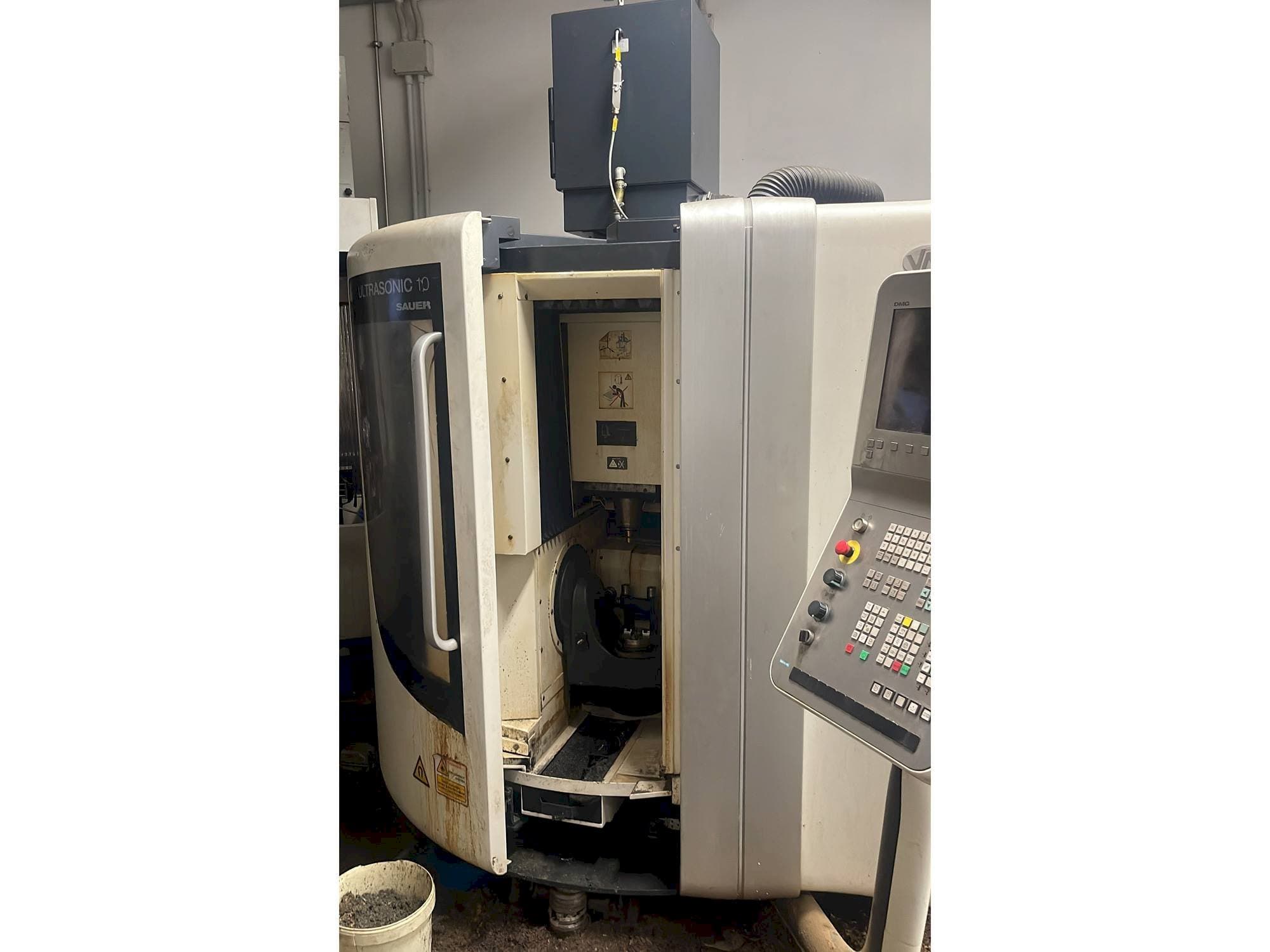 Makine  DMG ultrasonic 10 sauer - Önden görünüm