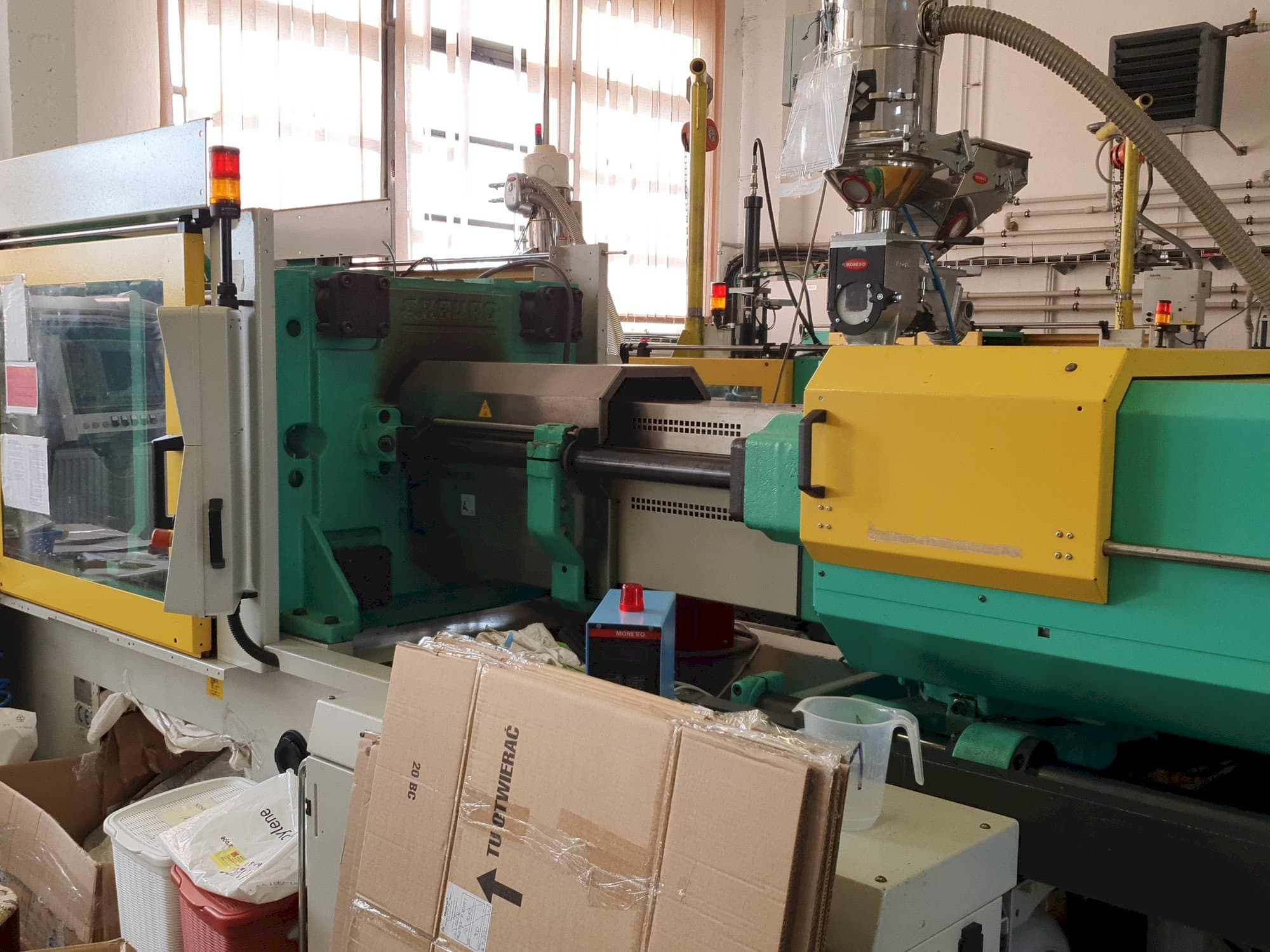 Makine  Arburg 570C 2200 - 1300 - Önden görünüm