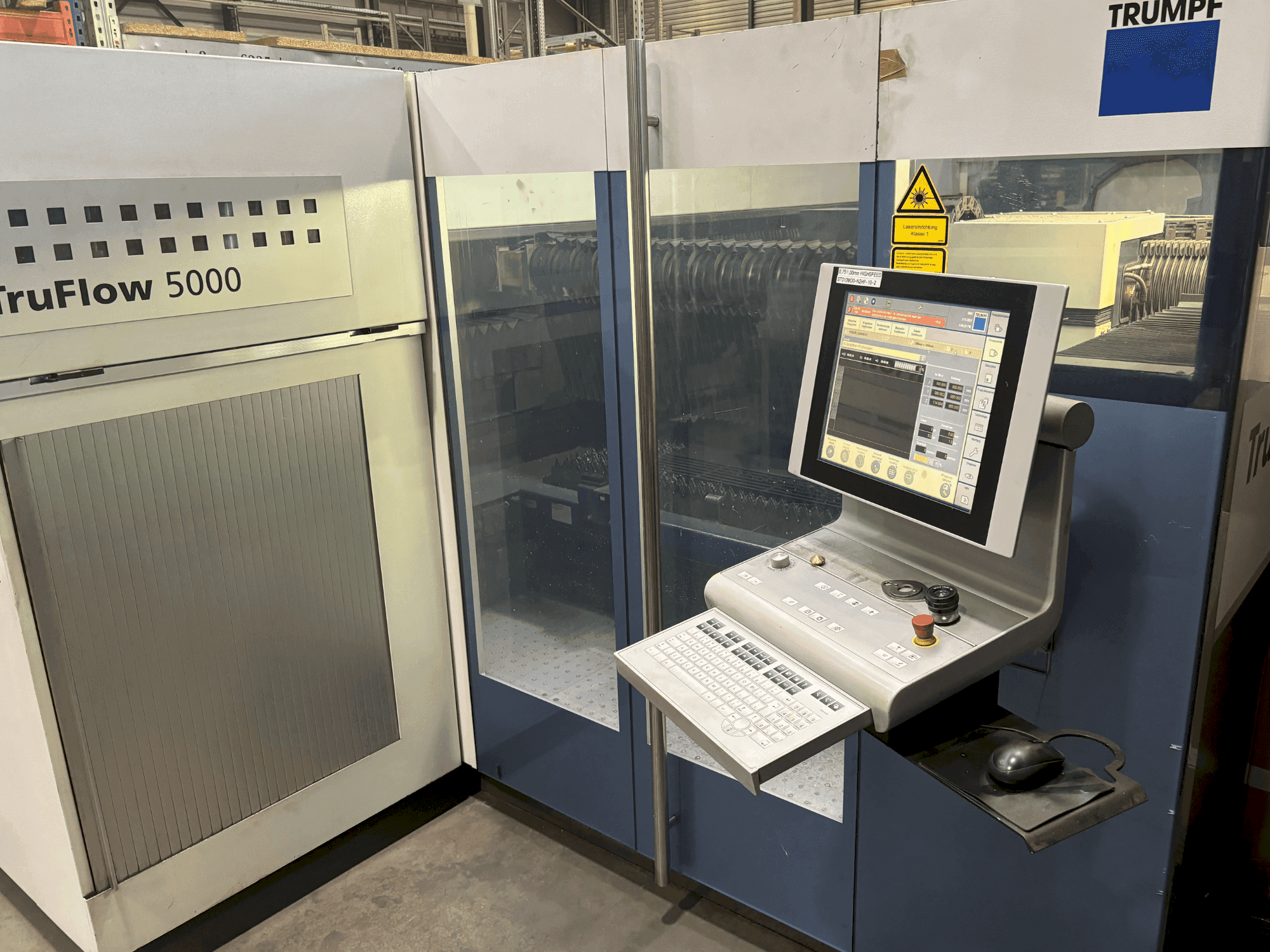 Makine  TRUMPF TruLaser 3030 - Önden görünüm