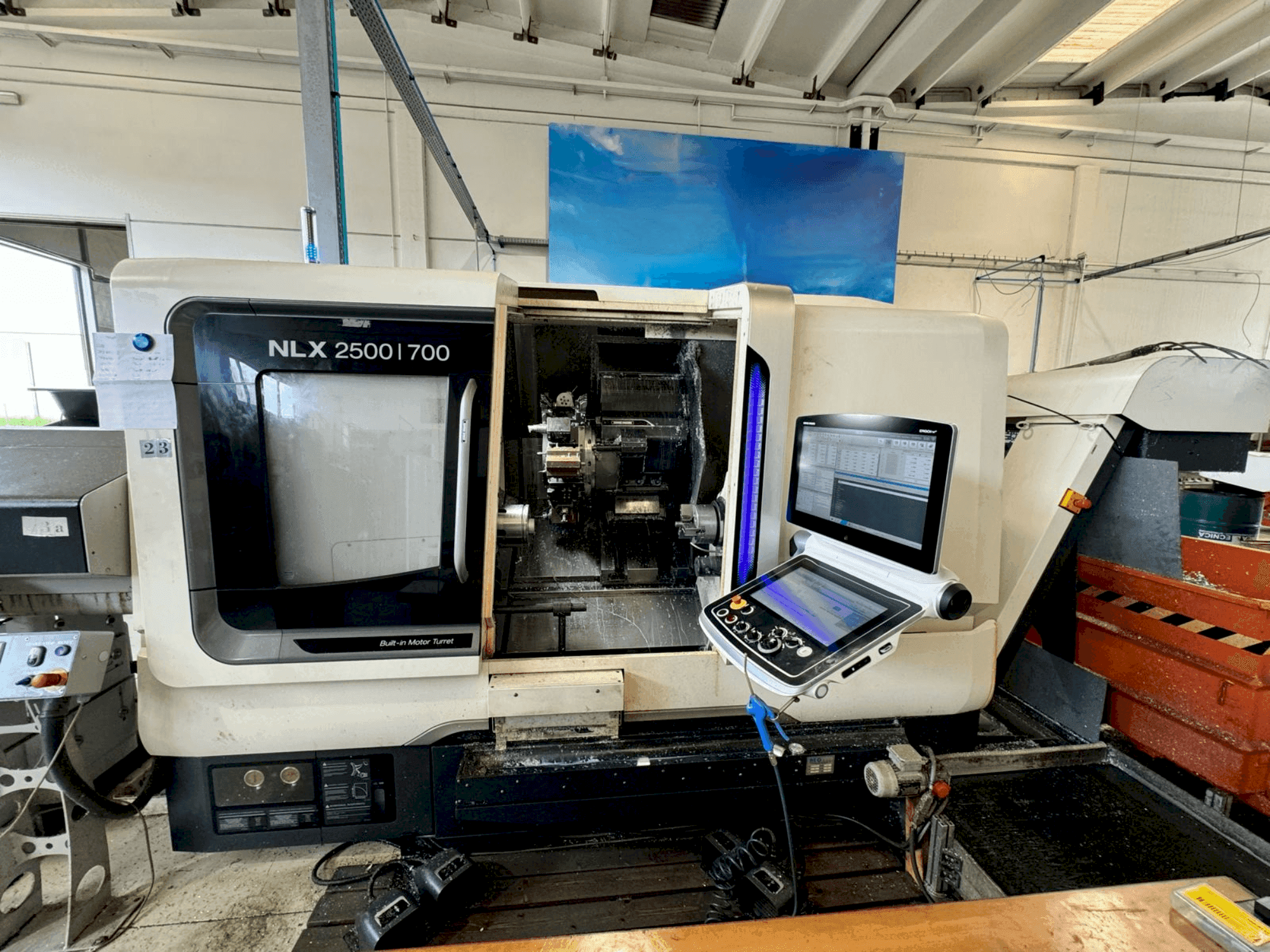 Makine  DMG MORI NLX2500SY/700 - Önden görünüm