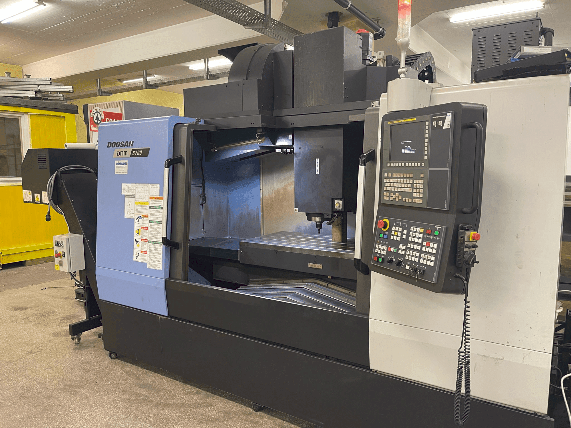 Makine  DOOSAN DNM 6700 - Önden görünüm