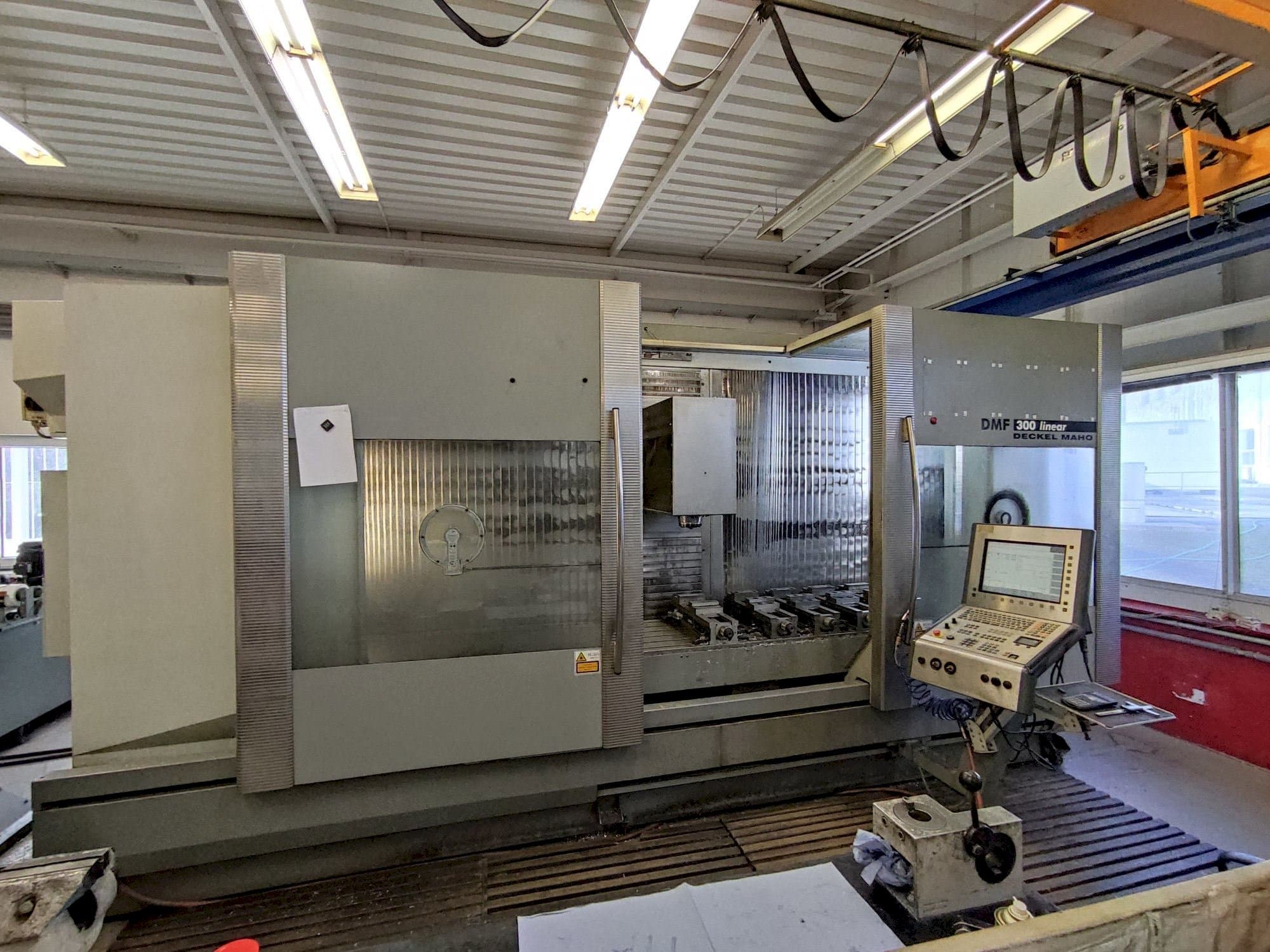 Makine  DECKEL MAHO DMF 300 linear - Önden görünüm