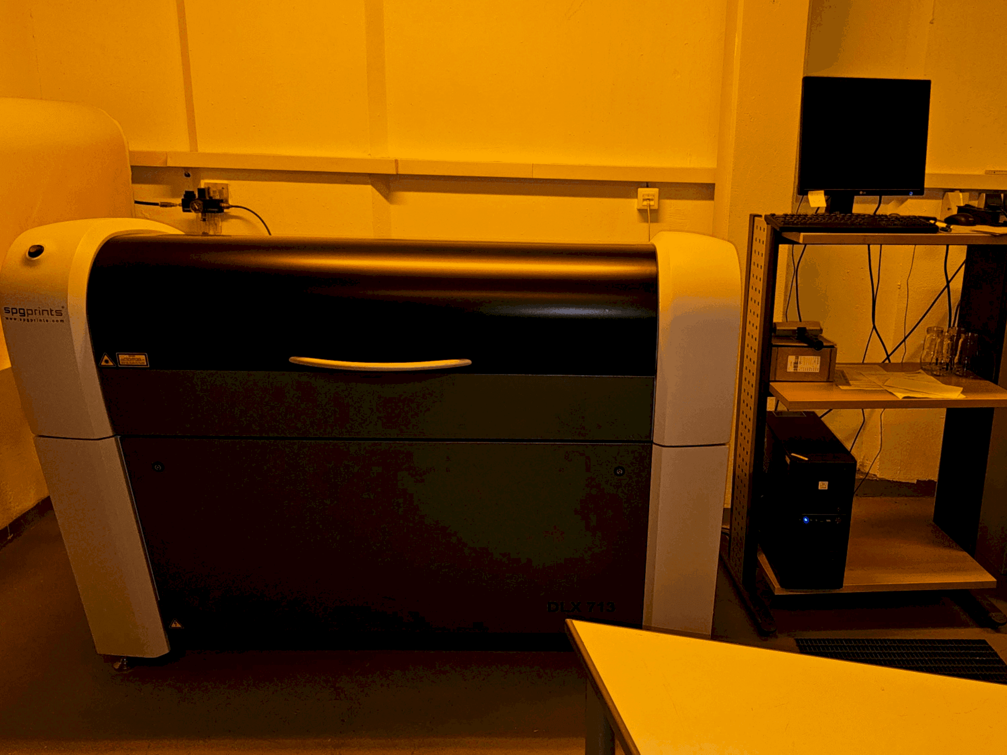 Makine  SPGPrints DLX 713T - Önden görünüm