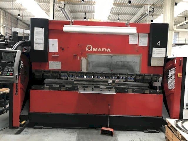 Makine  AMADA HFE 100-3 - Önden görünüm