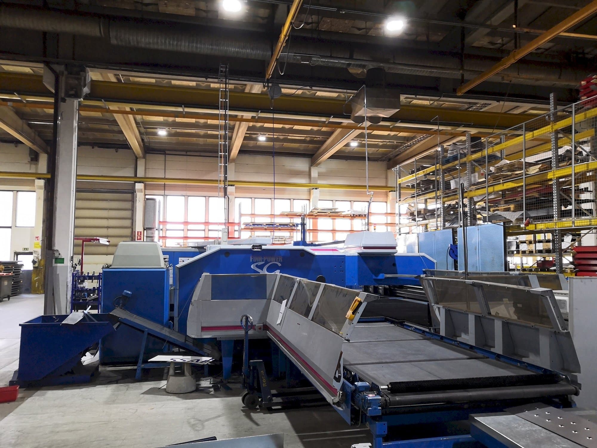 Makine  Finn-Power SG6 - Önden görünüm