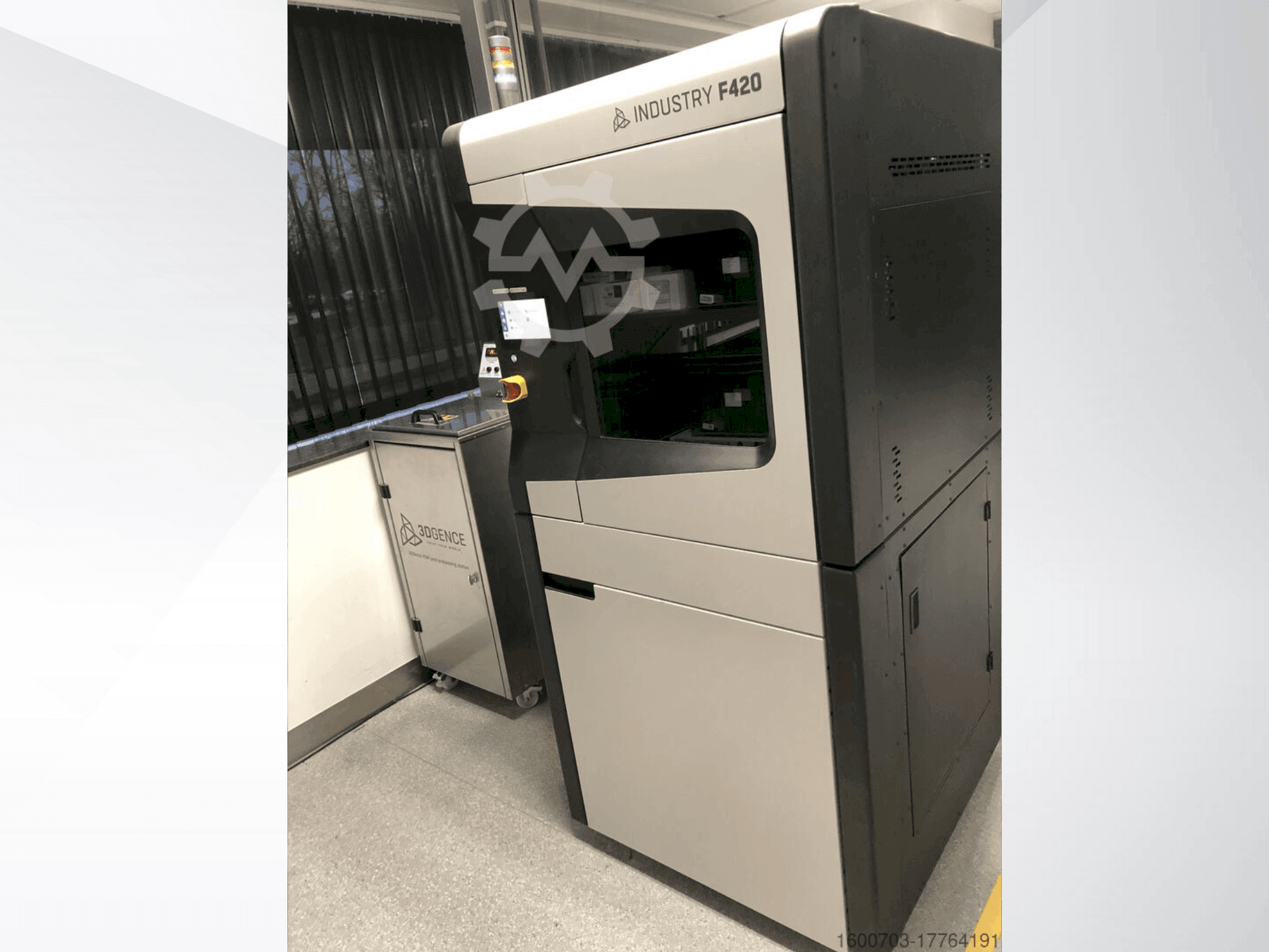 Makine  3DGENCE Industry F420 - Önden görünüm