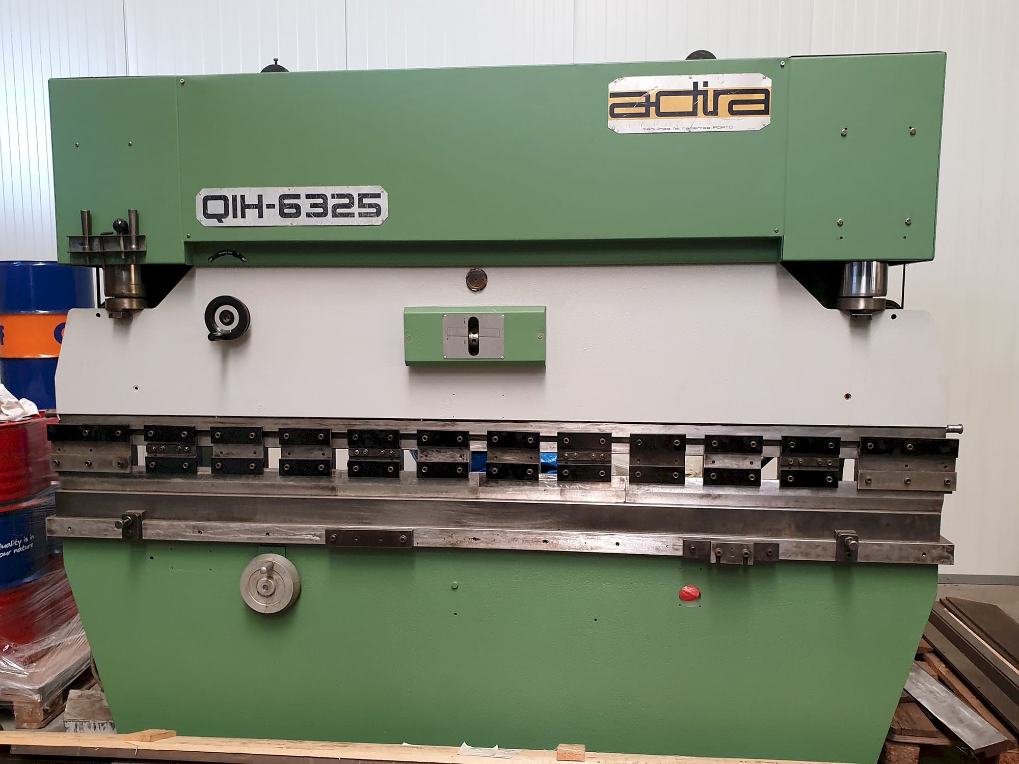 Makine  ADIRA - Önden görünüm QIH 6325