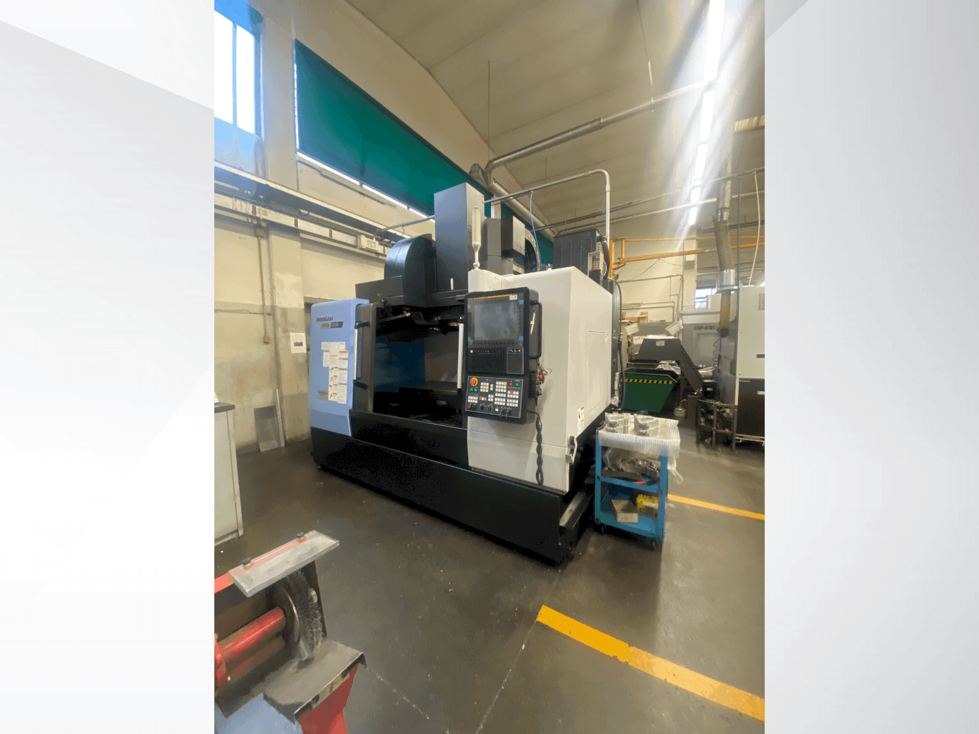 Makine  DOOSAN DNM 5700 - Önden görünüm