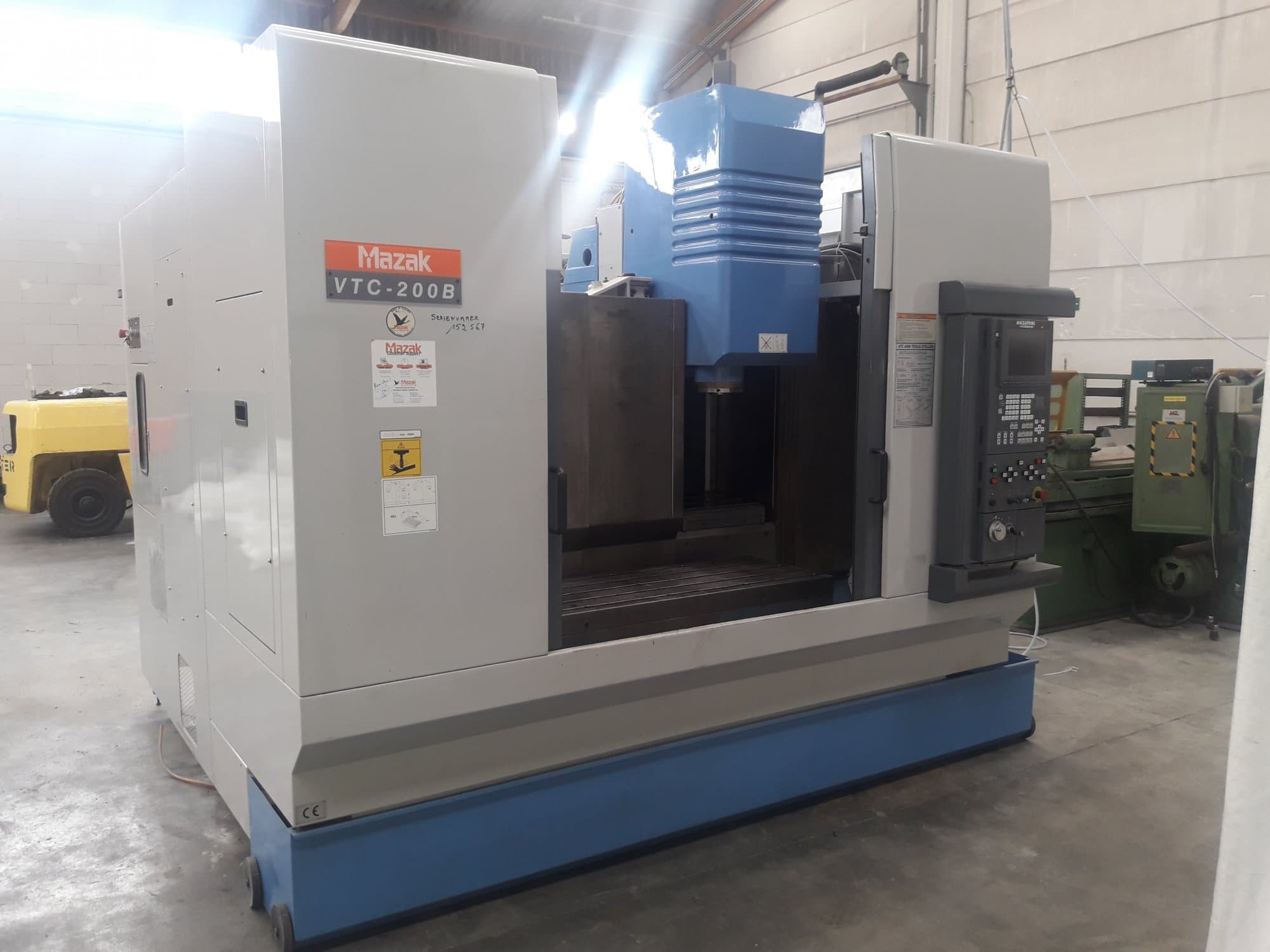 Makine Mazak - Önden görünüm VTC-200B