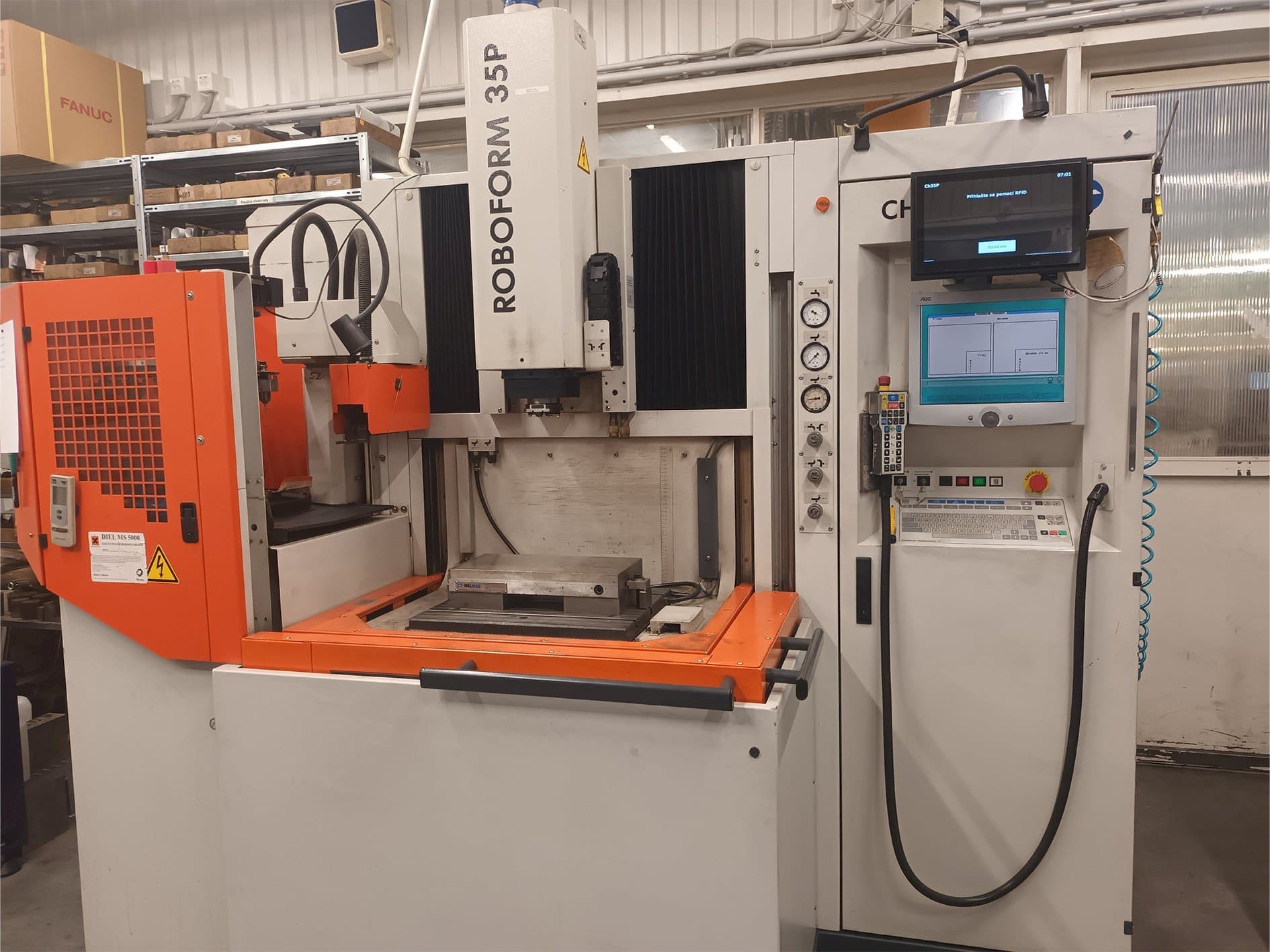 Makine  CHARMILLES ROBOFORM 35P - Önden görünüm