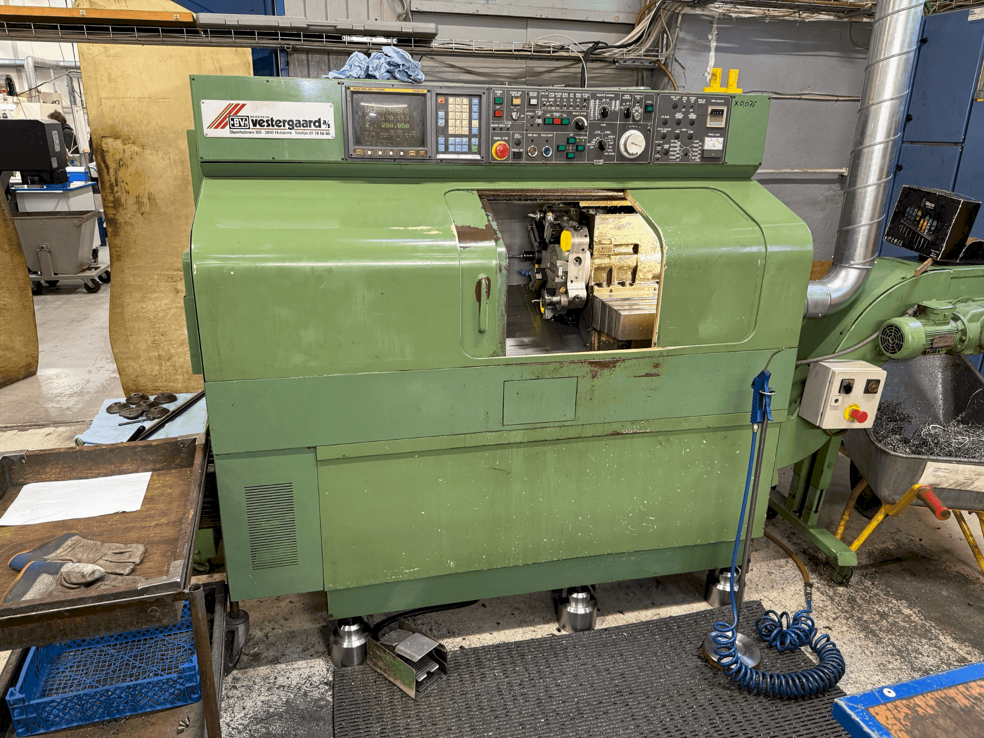 Makine  NAKAMURA TMC-15 - Önden görünüm