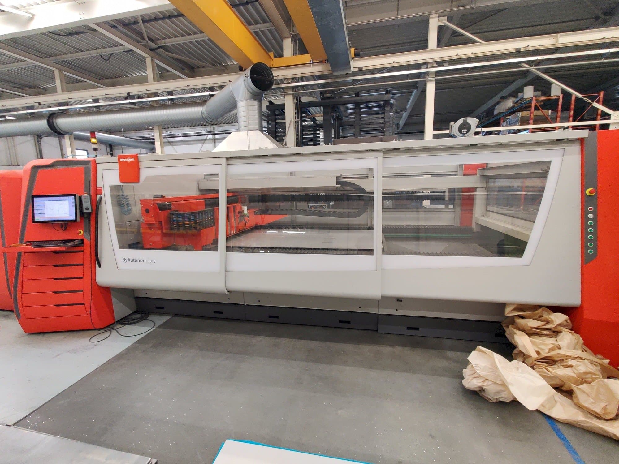 Makine  Bystronic Autonom 3015 6kW CO2 - Önden görünüm