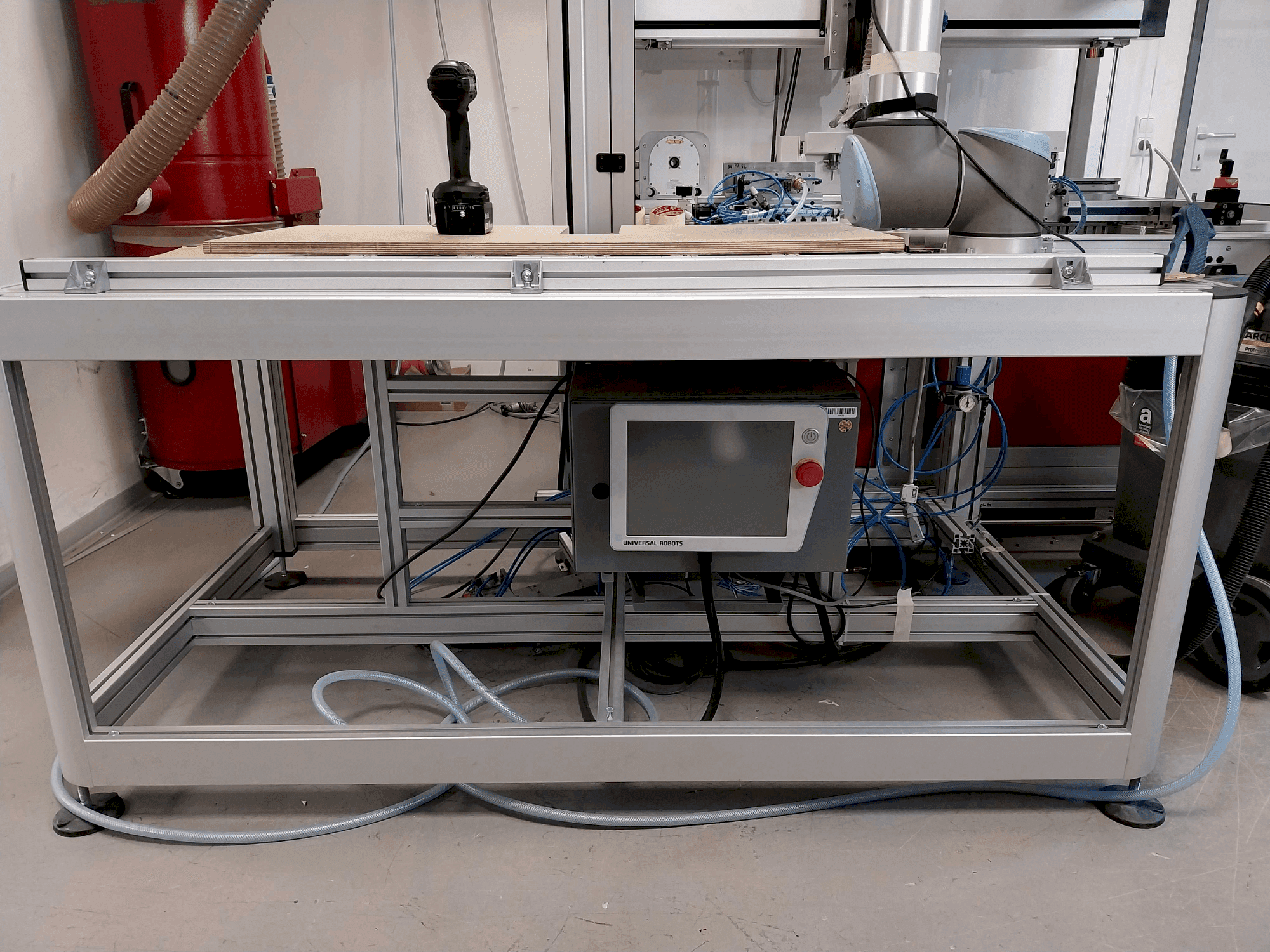 Makine  Universal Robots UR10 CB - Önden görünüm