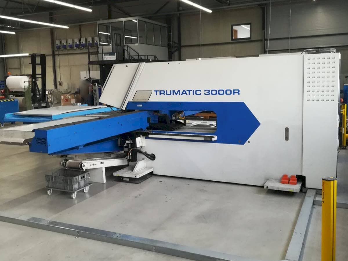 Makine  Trumpf Trumatic 3000R - Önden görünüm