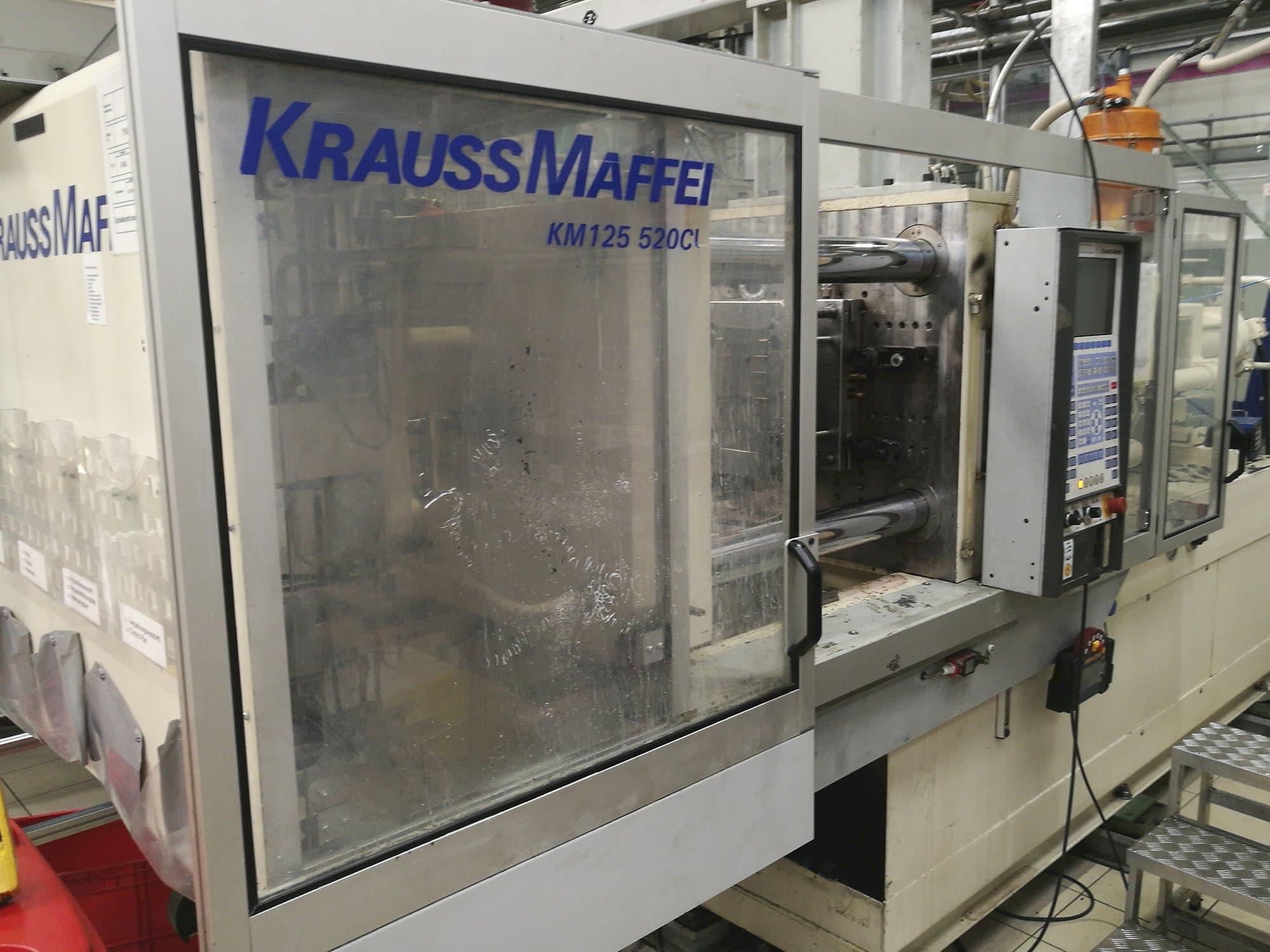 Makine  Krauss Maffei - Önden görünüm KM 125-520 C1