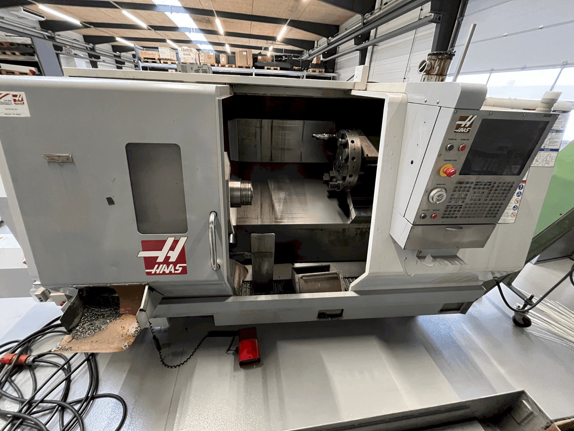 Makine  HAAS SL-30 - Önden görünüm