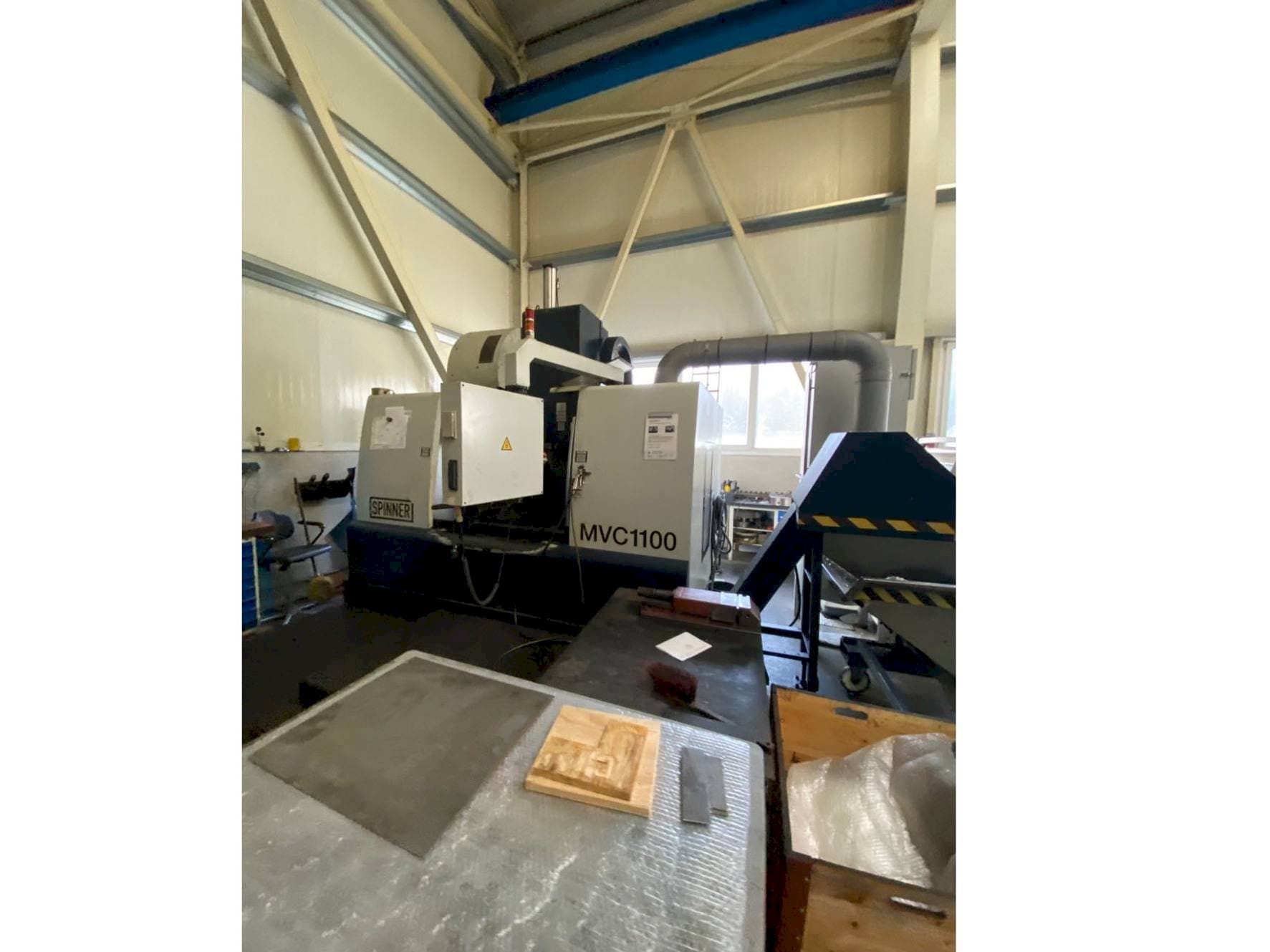 Makine  SPINNER MVC 1100 B - Önden görünüm