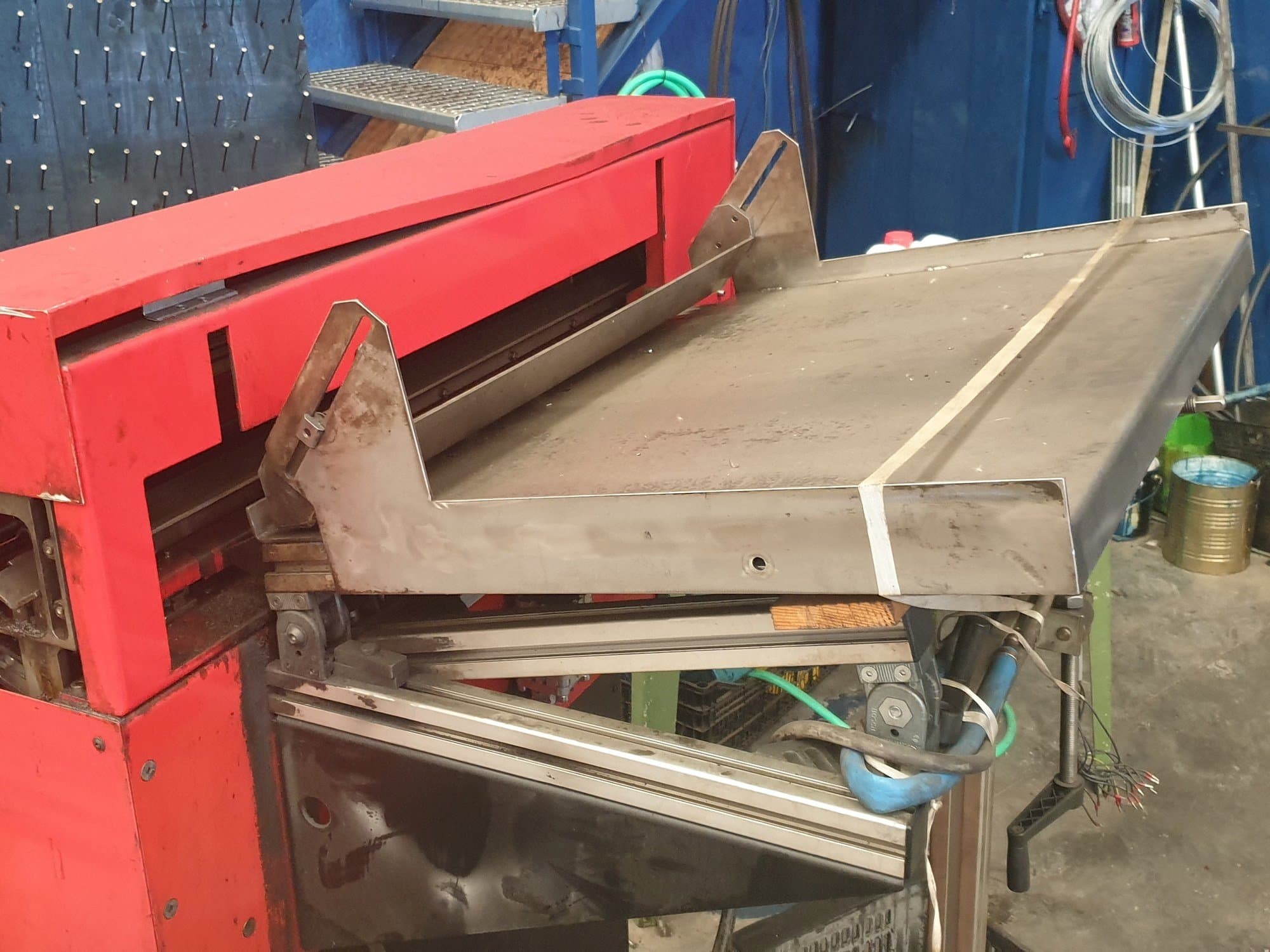 Makine  EMCO LM 800 - Sol taraftaki görüntü