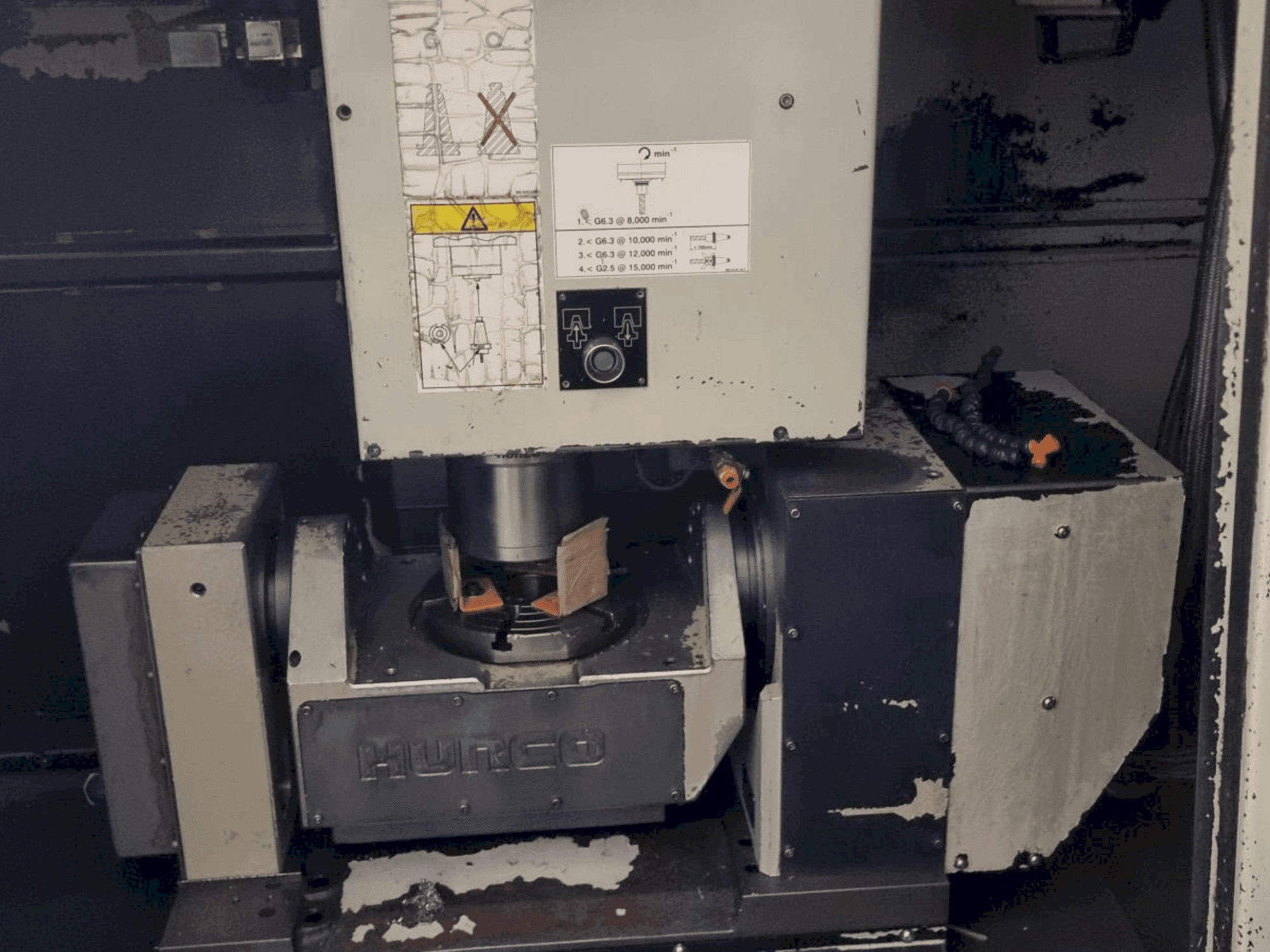 Makine  Hurco VMX 50T - Önden görünüm