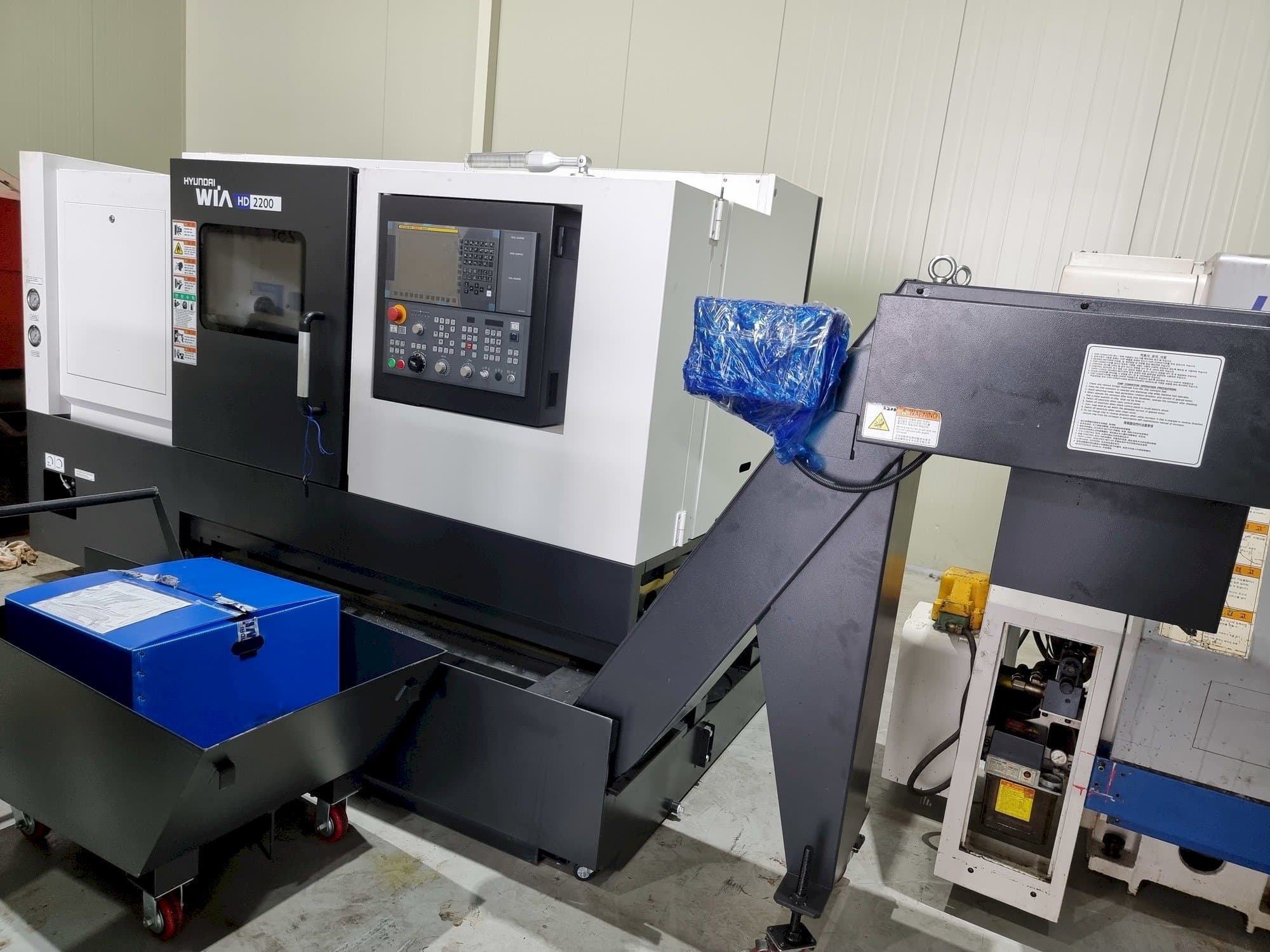 Makine  Hyundai Wia HD2200 - Önden görünüm