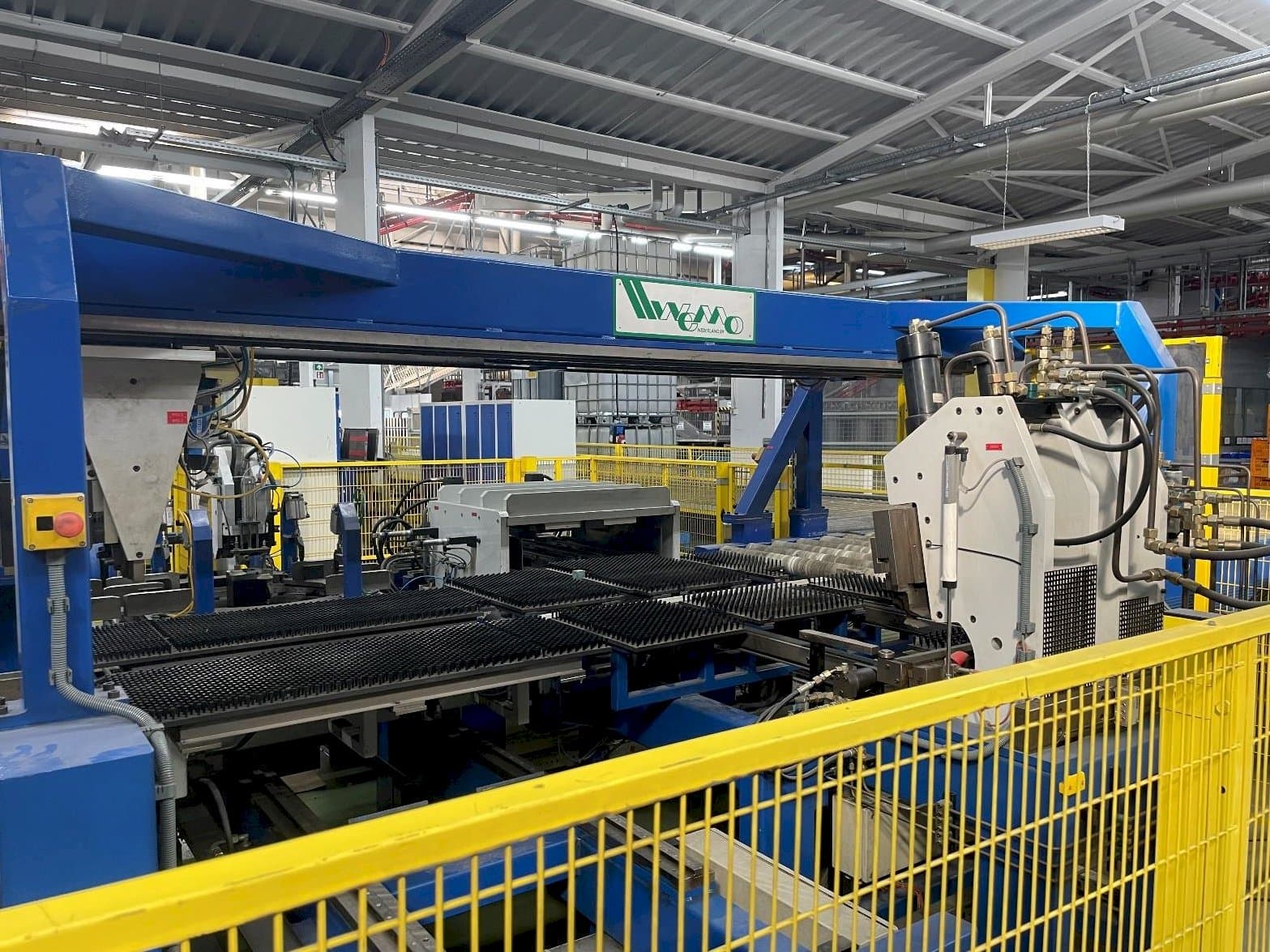 Makine  WEMO Punching-Bending-System - Önden görünüm