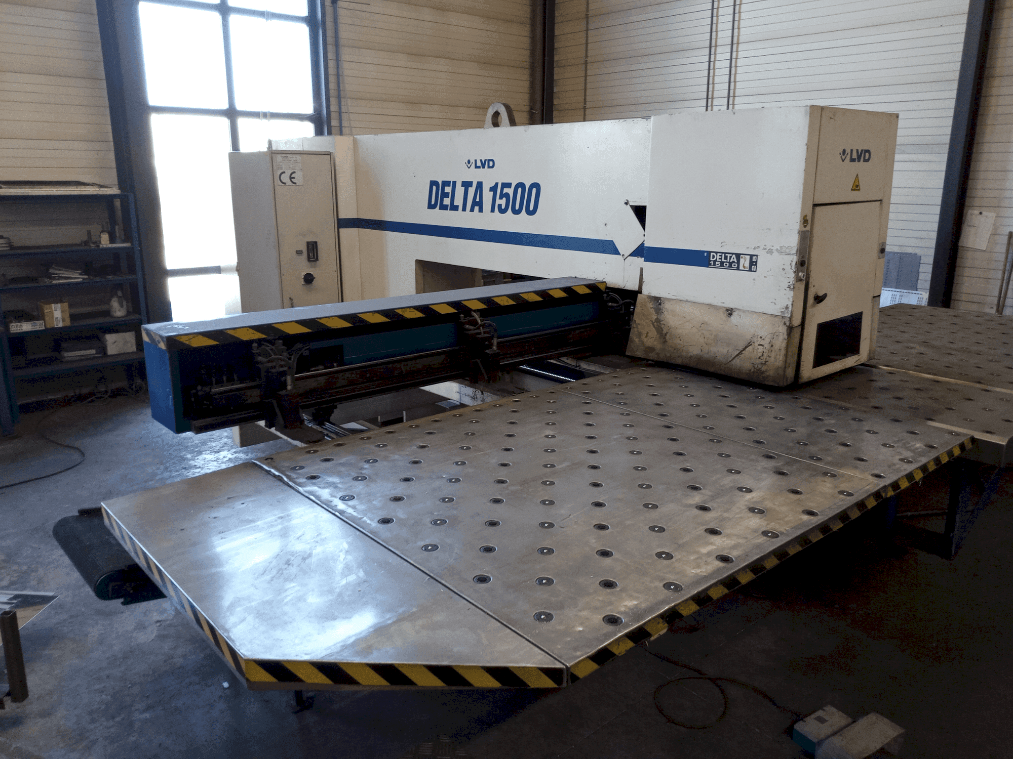 Makine  LVD DELTA 1500 LB - Önden görünüm