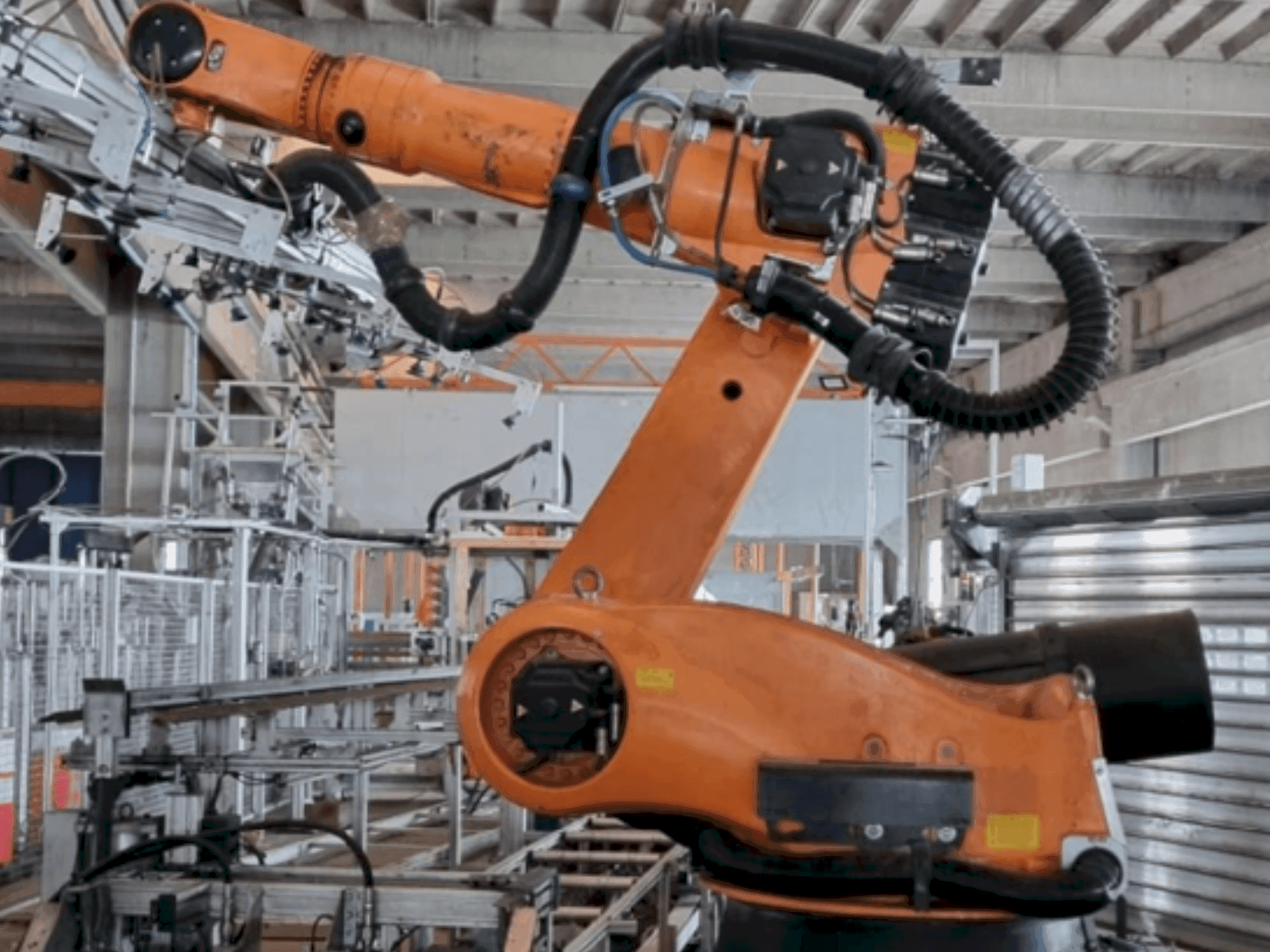 Makine  KUKA KR 210 L150-2 - Önden görünüm