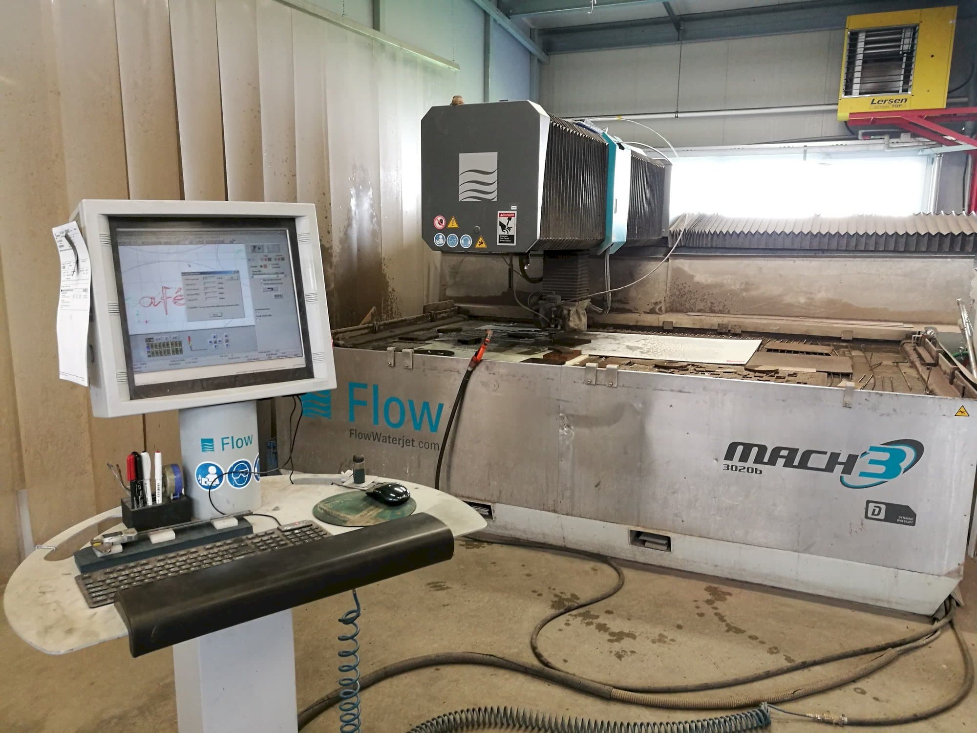 Makine  Flow Mach3-3020b DWJ - Önden görünüm