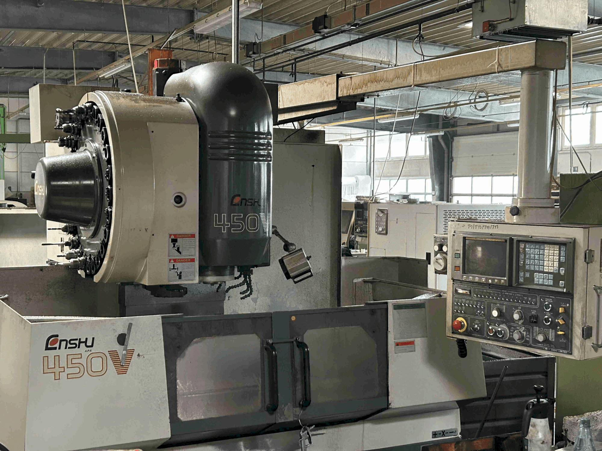 Makine  Enshu 450 V - Önden görünüm