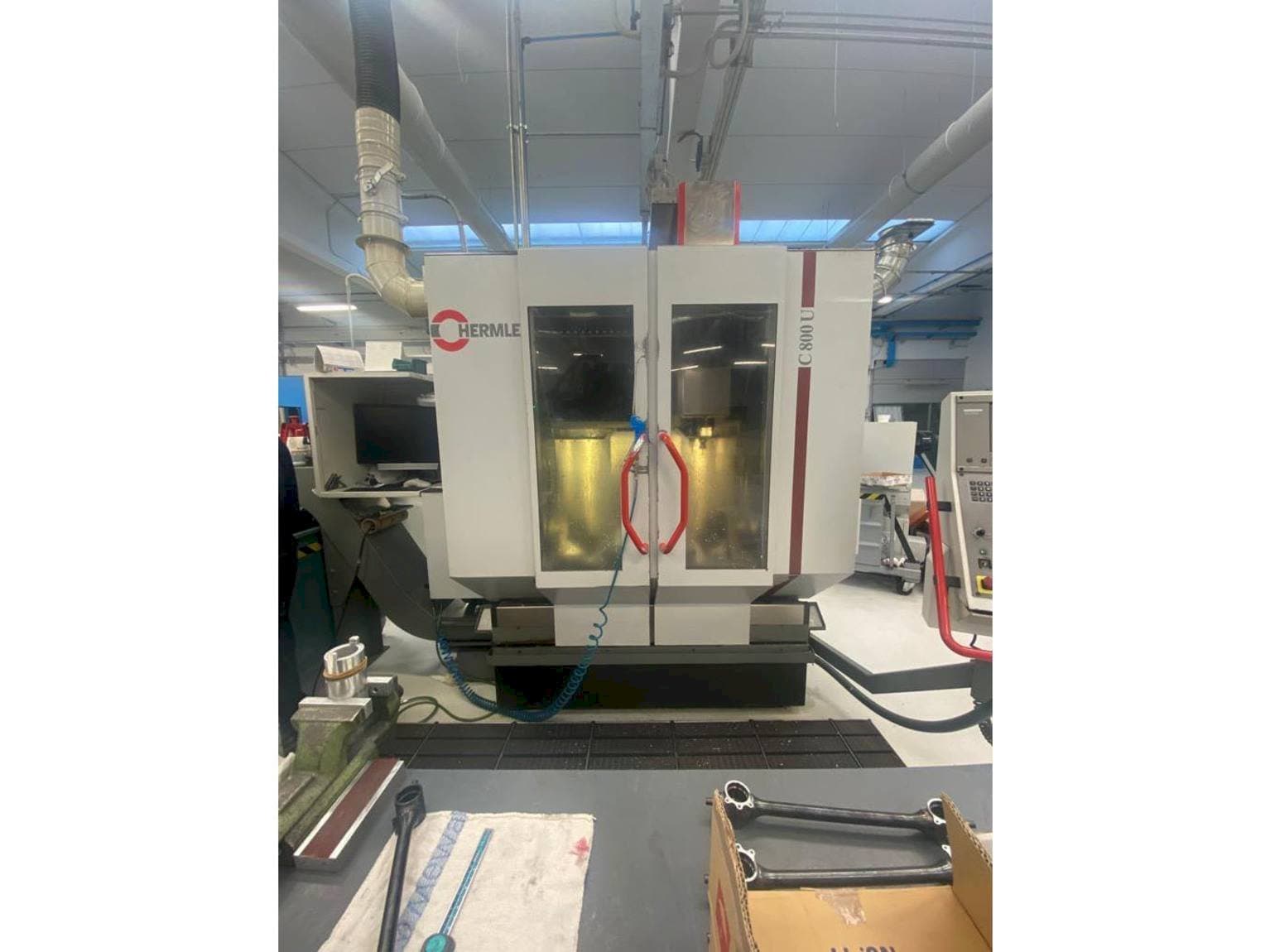 Makine  HERMLE C800U - Önden görünüm