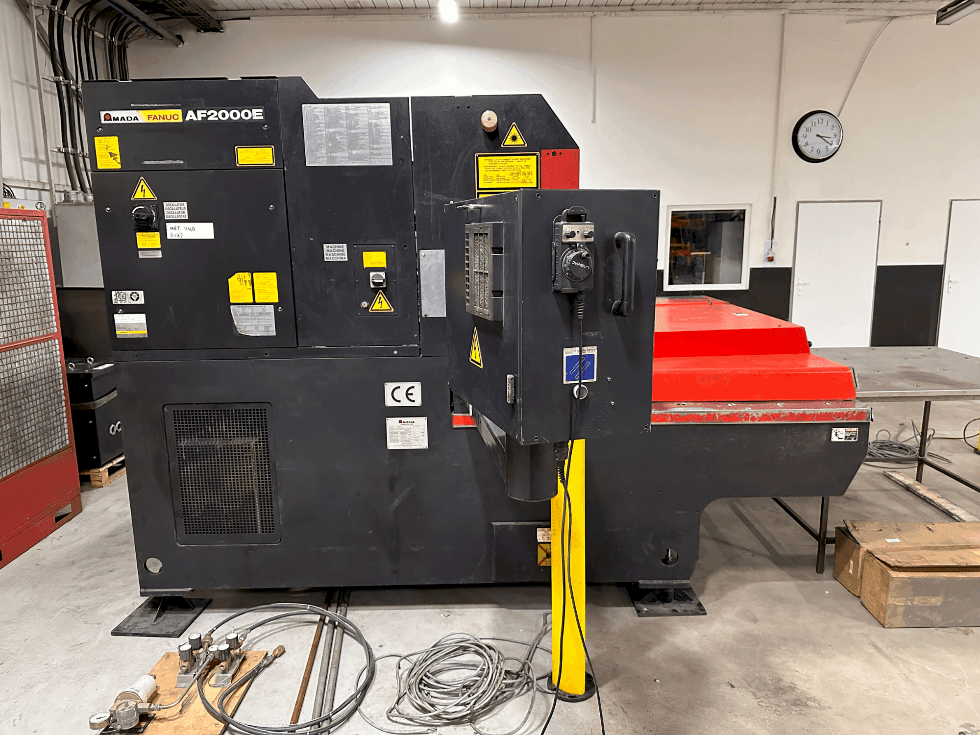 Makine  AMADA LC 1212 A3 - Önden görünüm