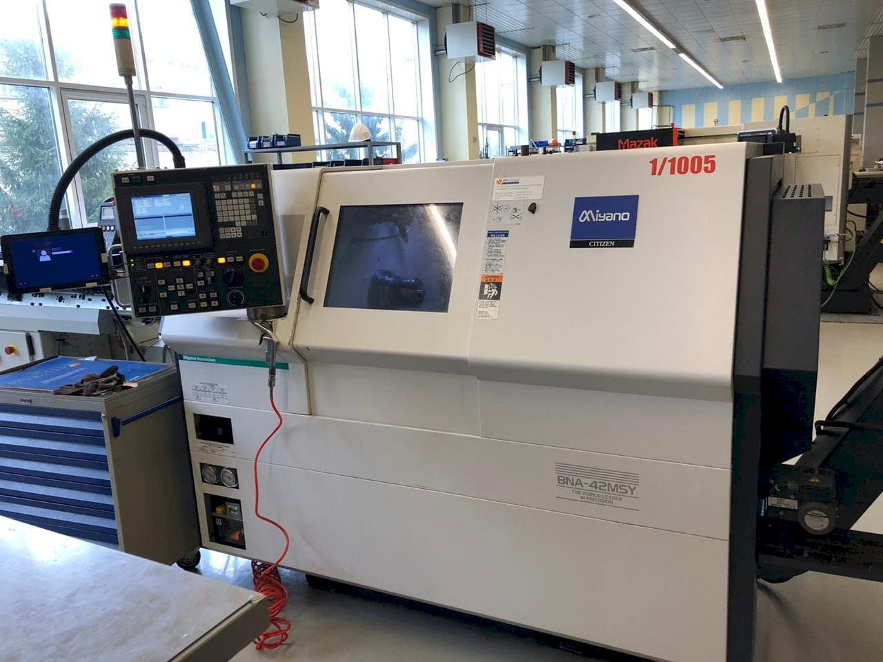 Makine  Miyano BNA-42MSY - Önden görünüm