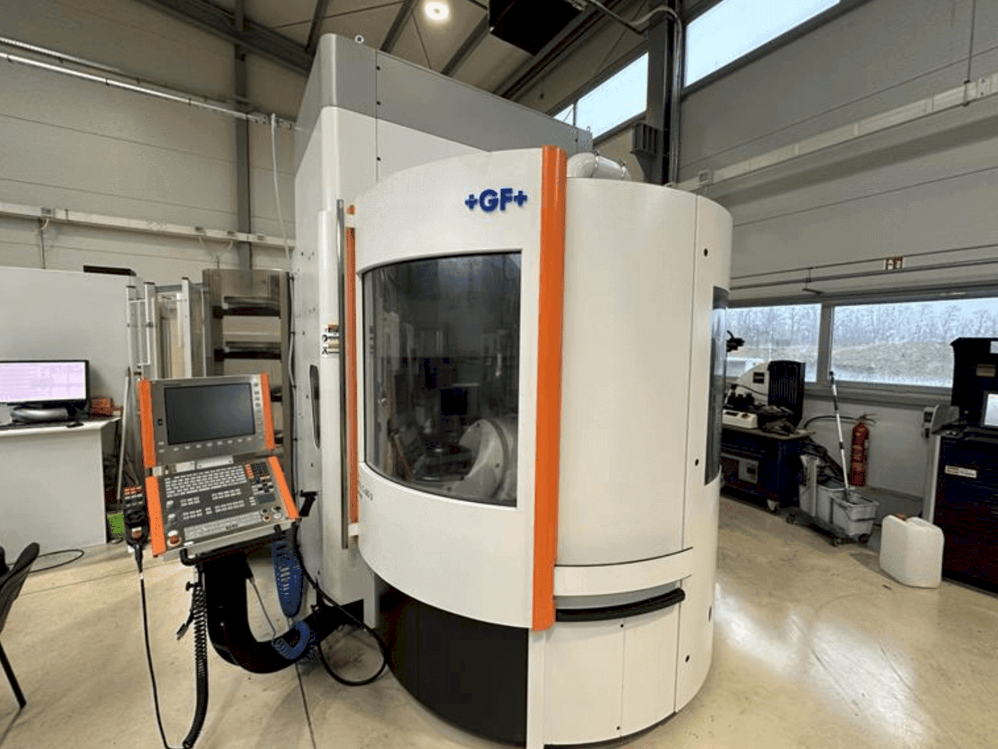 Makine  MIKRON Mill S 600 U - Önden görünüm