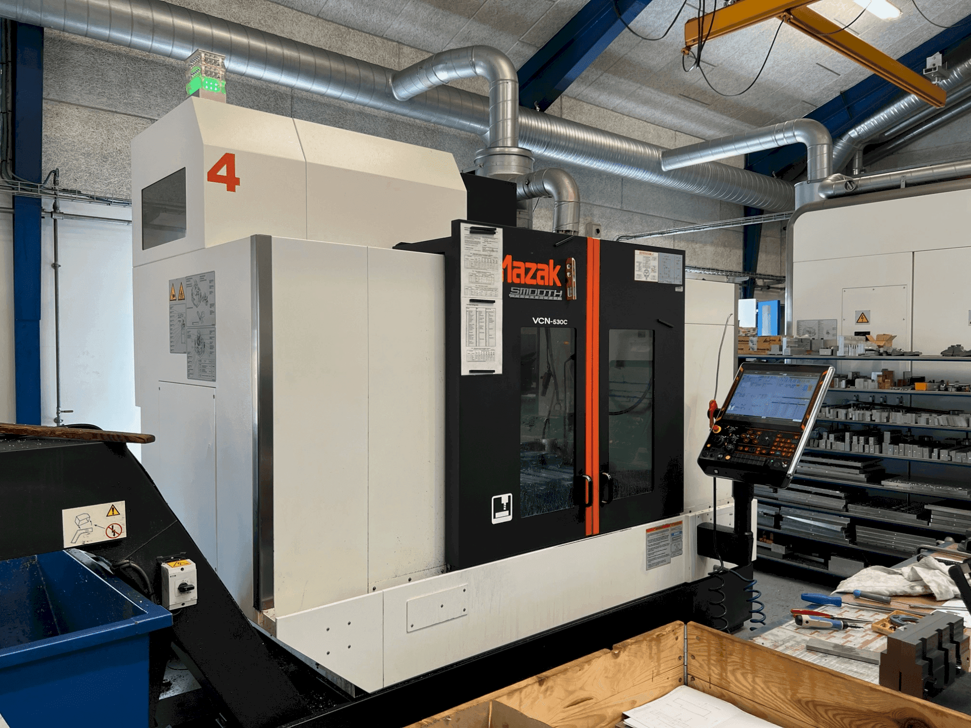 Makine  Mazak VCN-530C - Önden görünüm