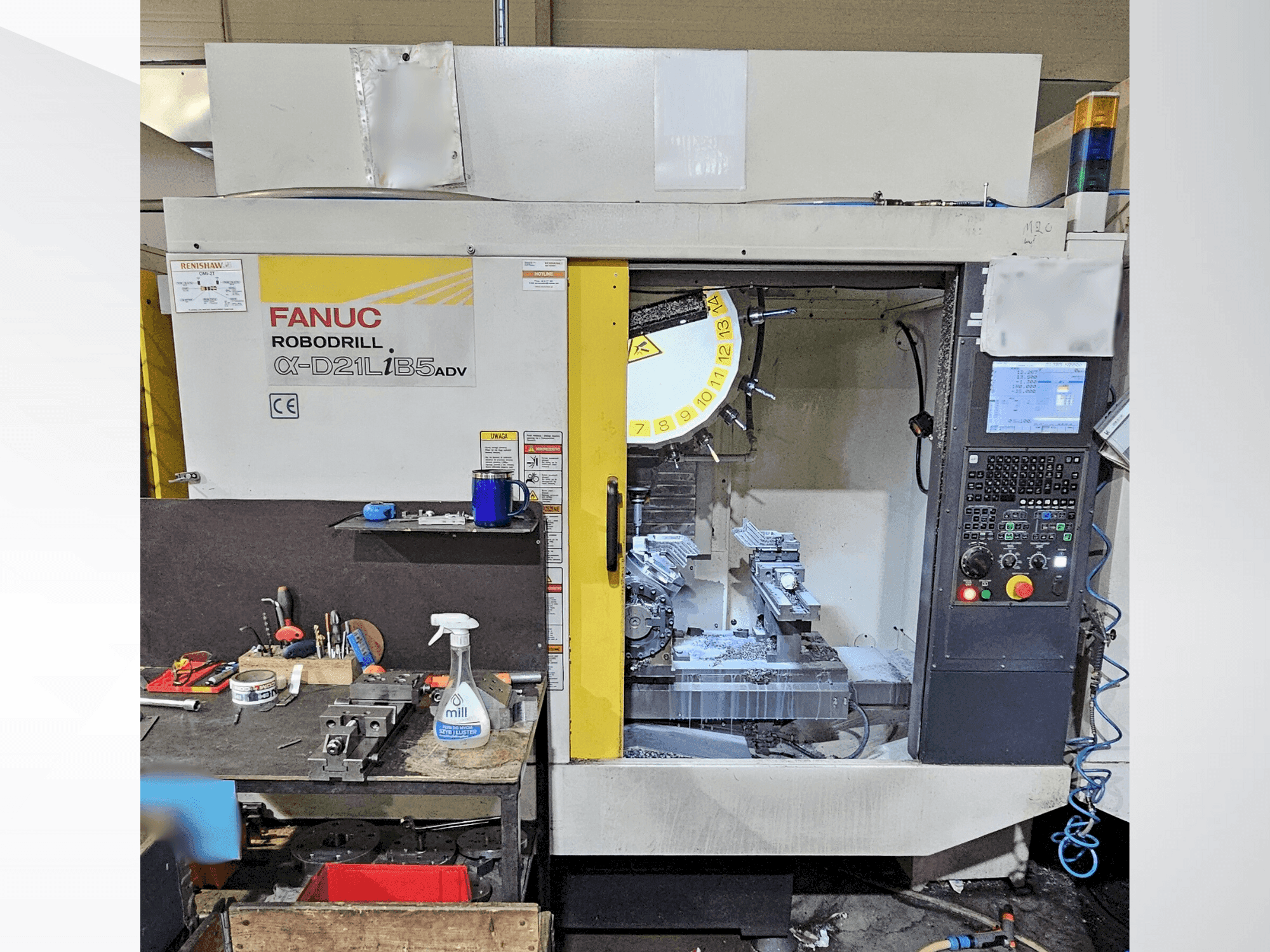 Makine  FANUC Robodrill α-D21LiB5ADV - Önden görünüm