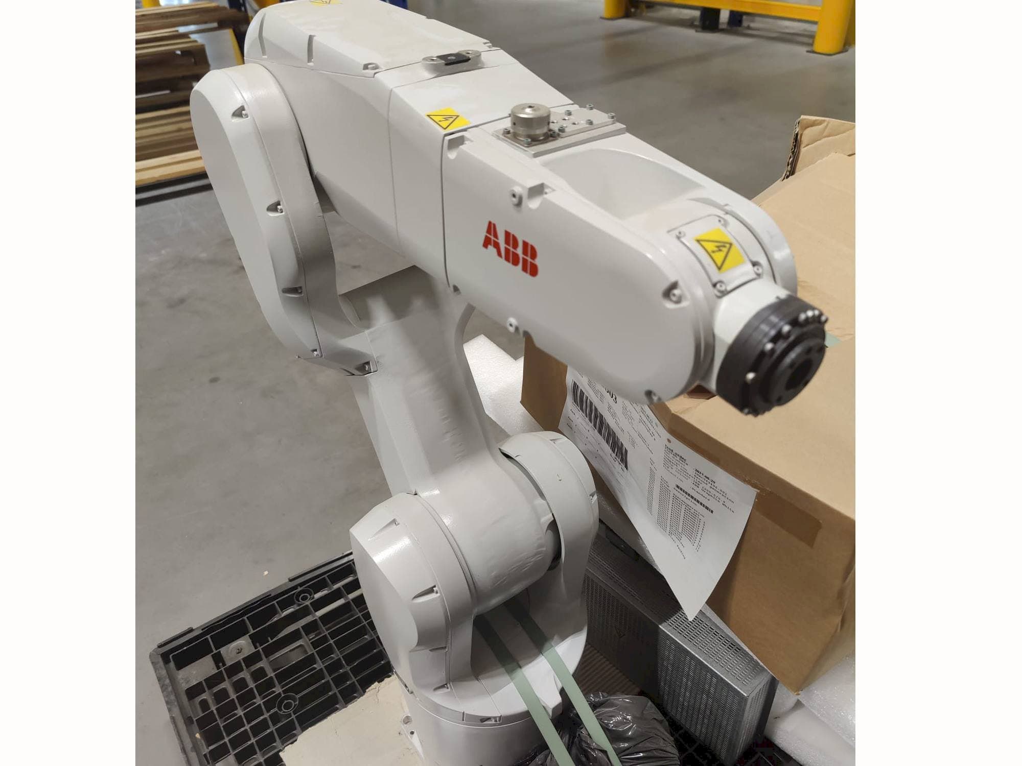 Makine  ABB IRB1200 - Önden görünüm