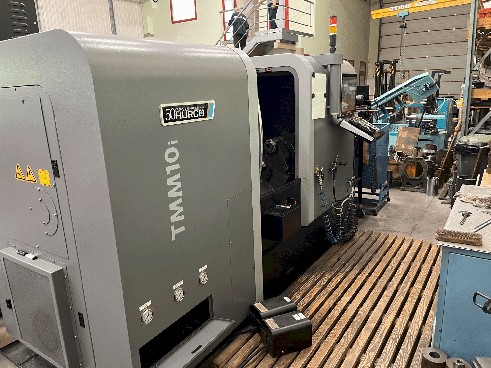 Makine  Hurco TMM10i - Önden görünüm