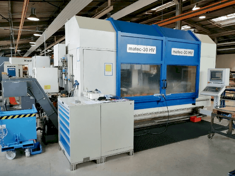 Makine  Matec 30 HV - Önden görünüm