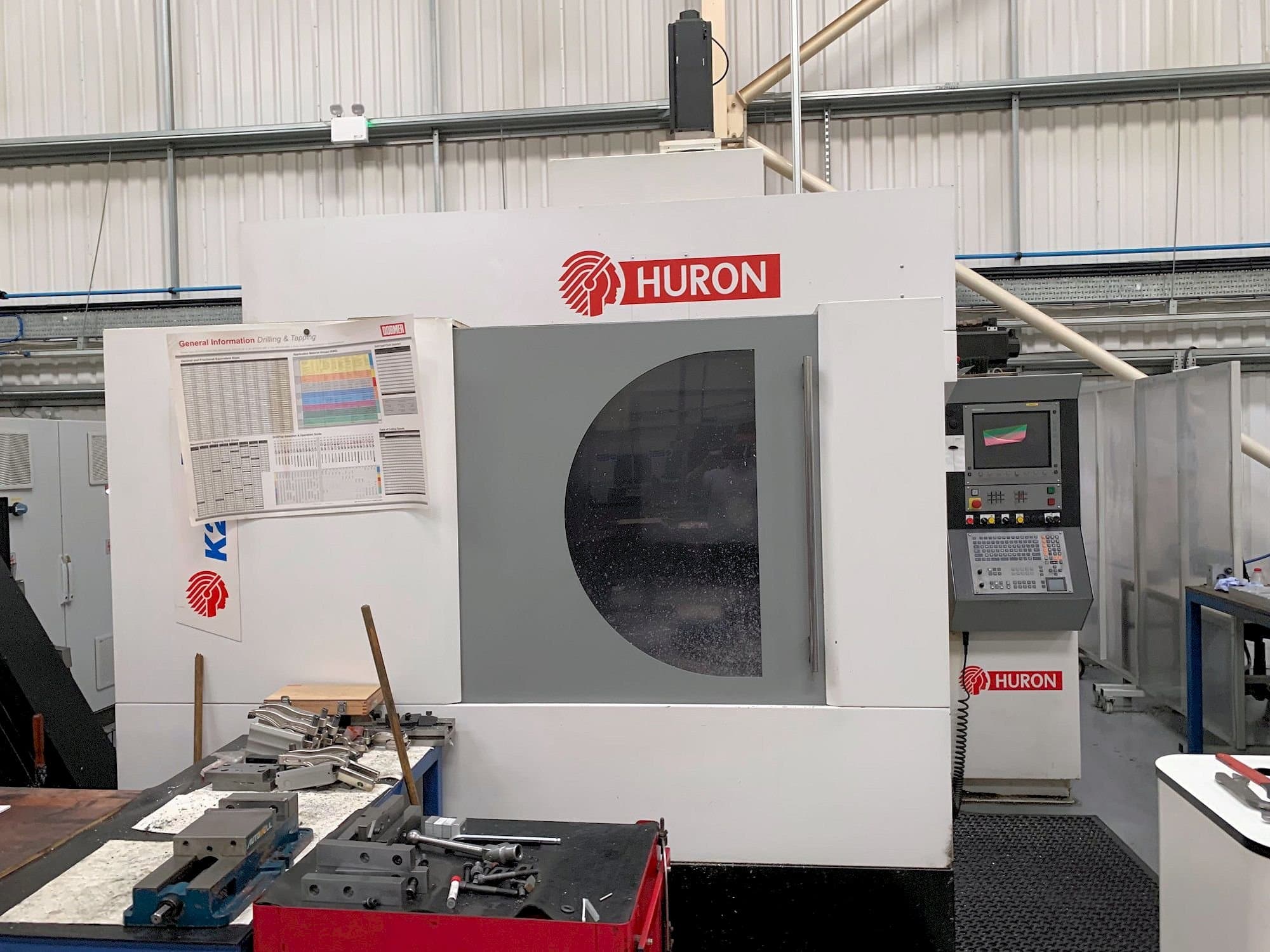 Makine  Hurco K2X 10 - Önden görünüm