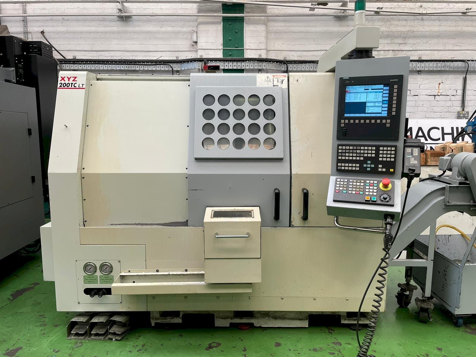 Makine  XYZ 200TC LT - Önden görünüm