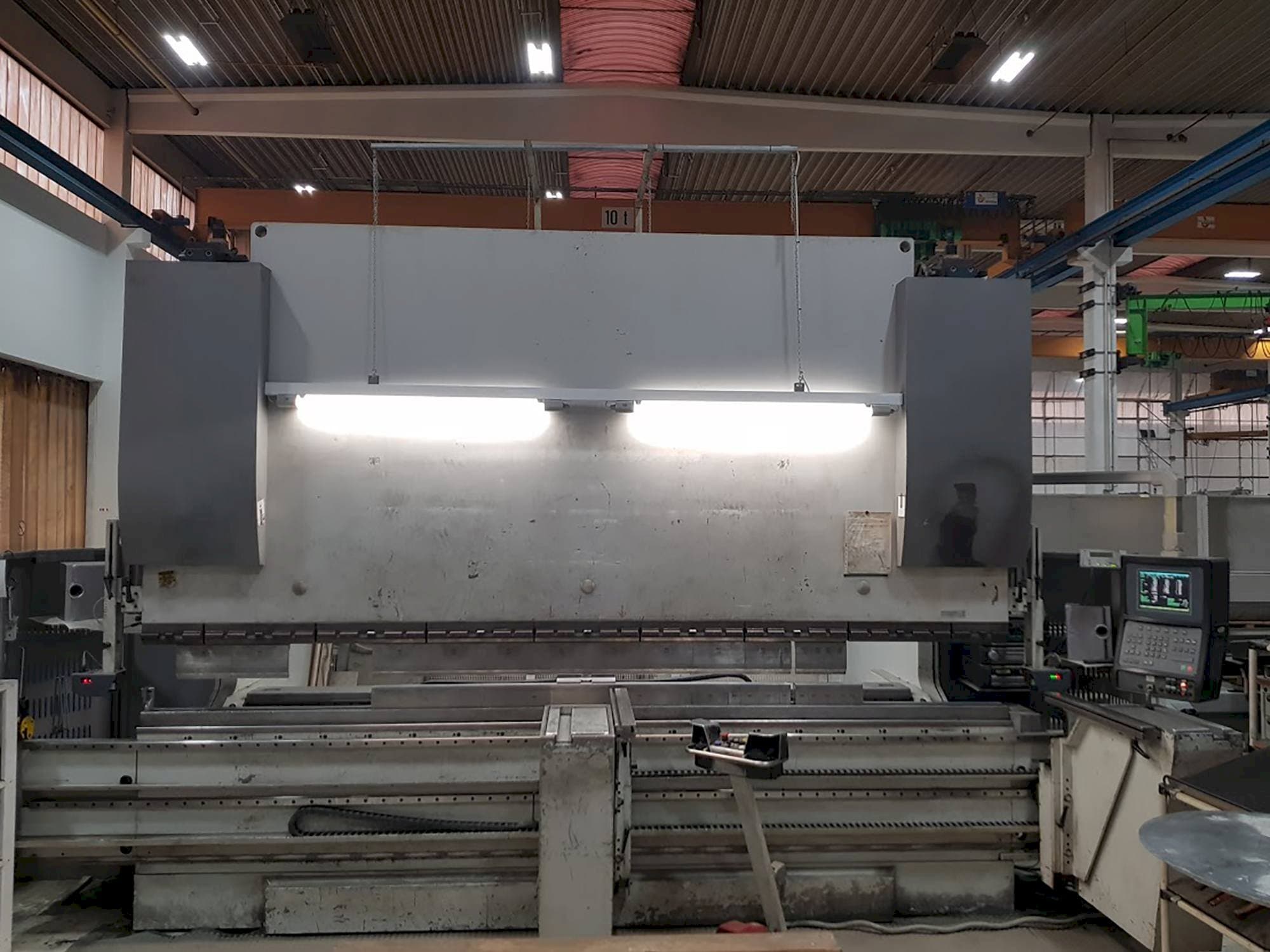 Makine  EHT Multipress 300-40 - Önden görünüm
