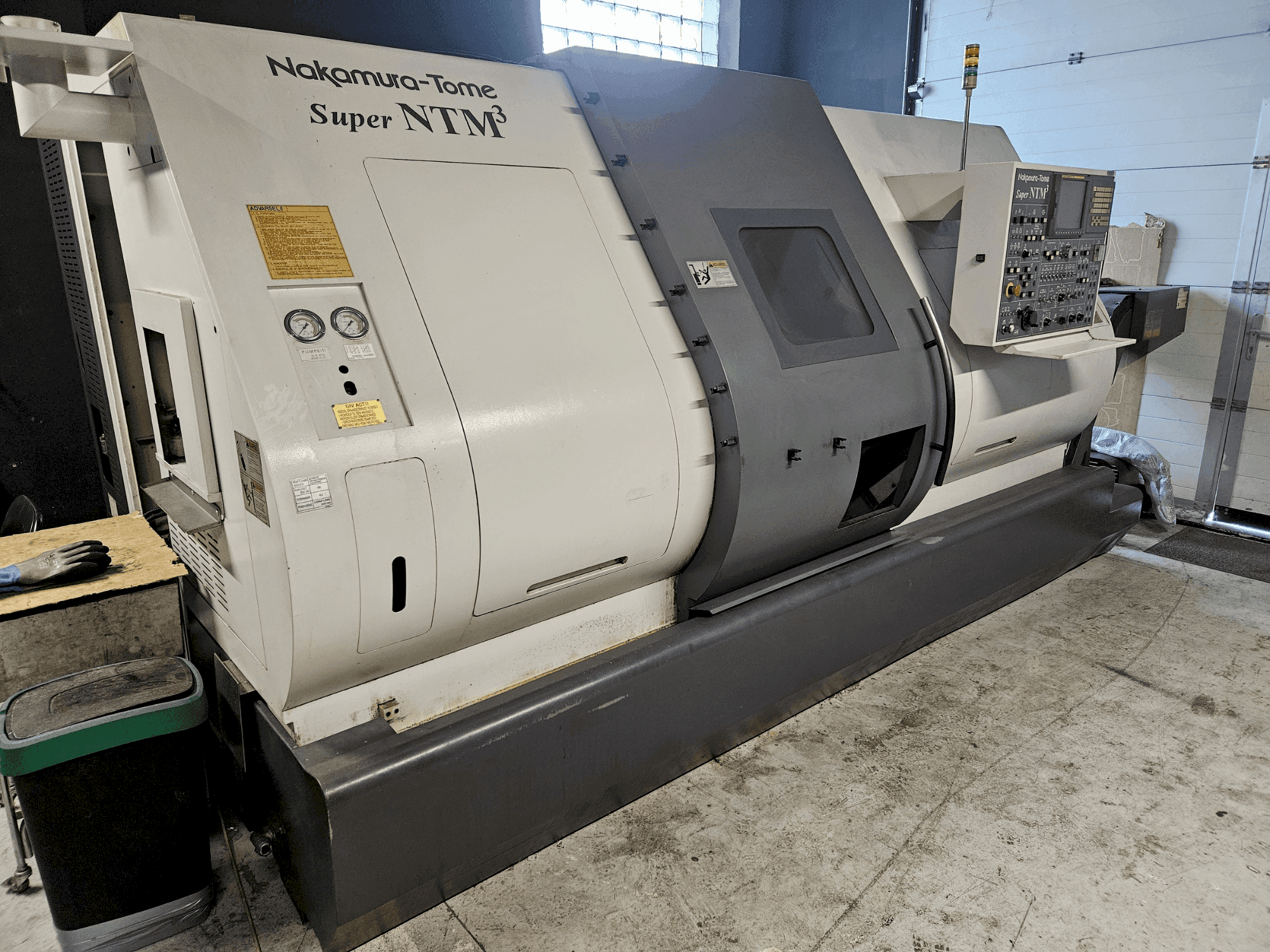 Makine  NAKAMURA-TOME Super NTM3 - Önden görünüm