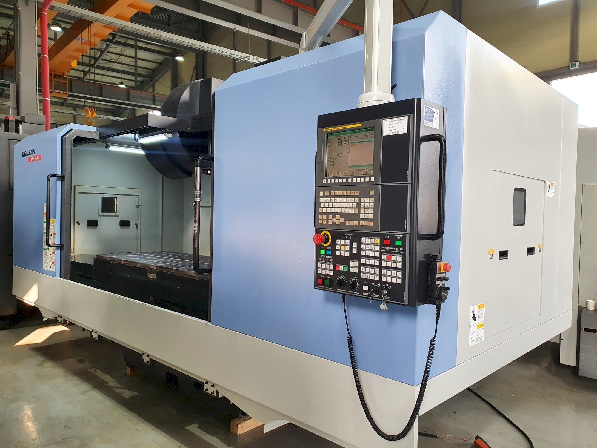 Makine  Doosan DNM 750L - Önden görünüm