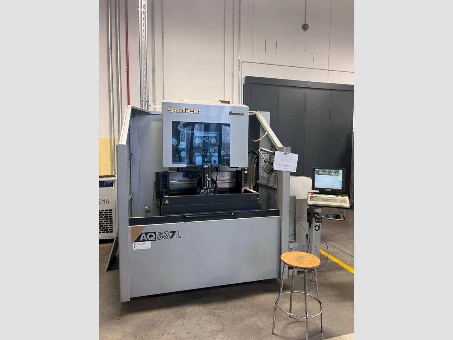 Makine  Sodick AQ537L - Önden görünüm